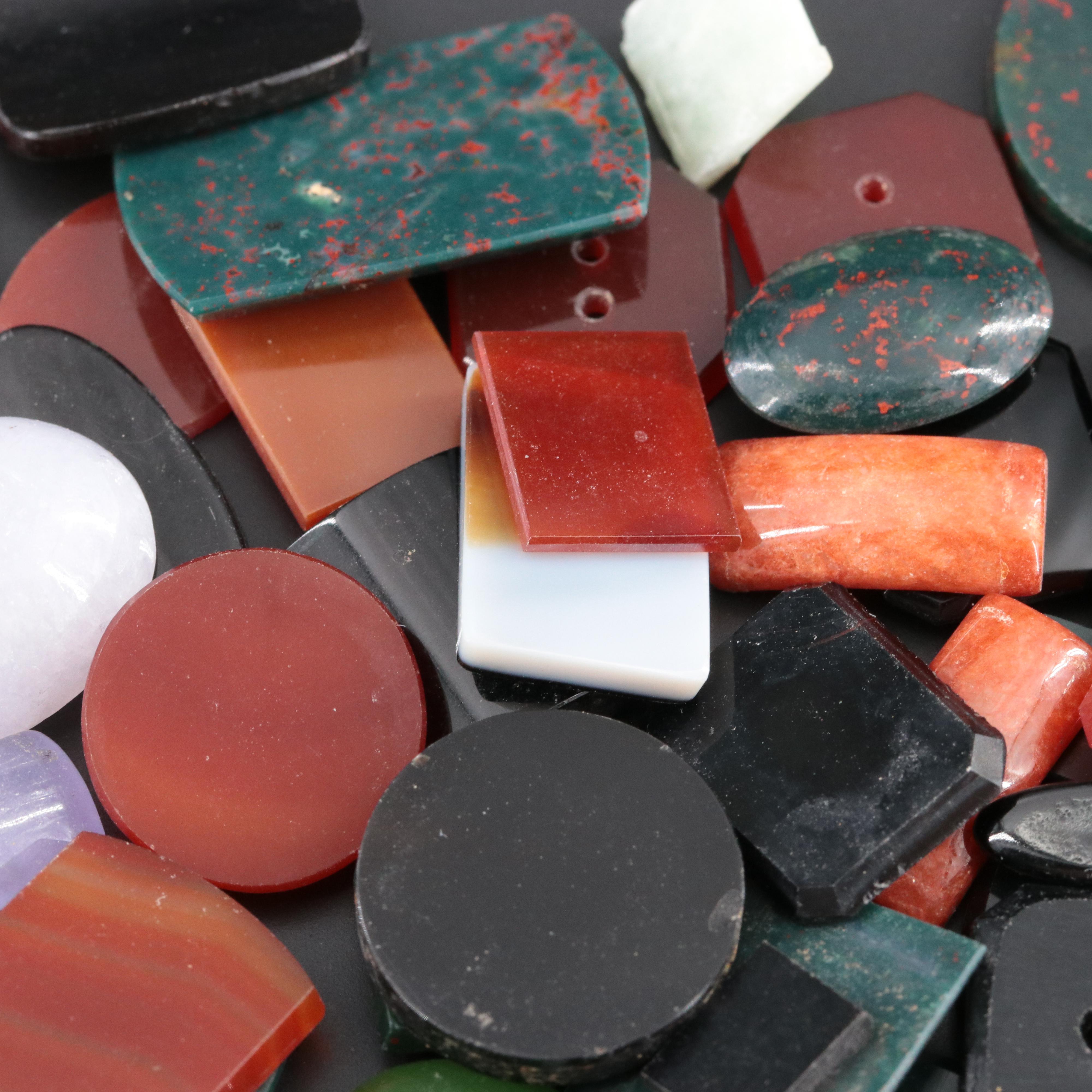 Loose Gemstones Including Agate, Jadeite and Black Onyx