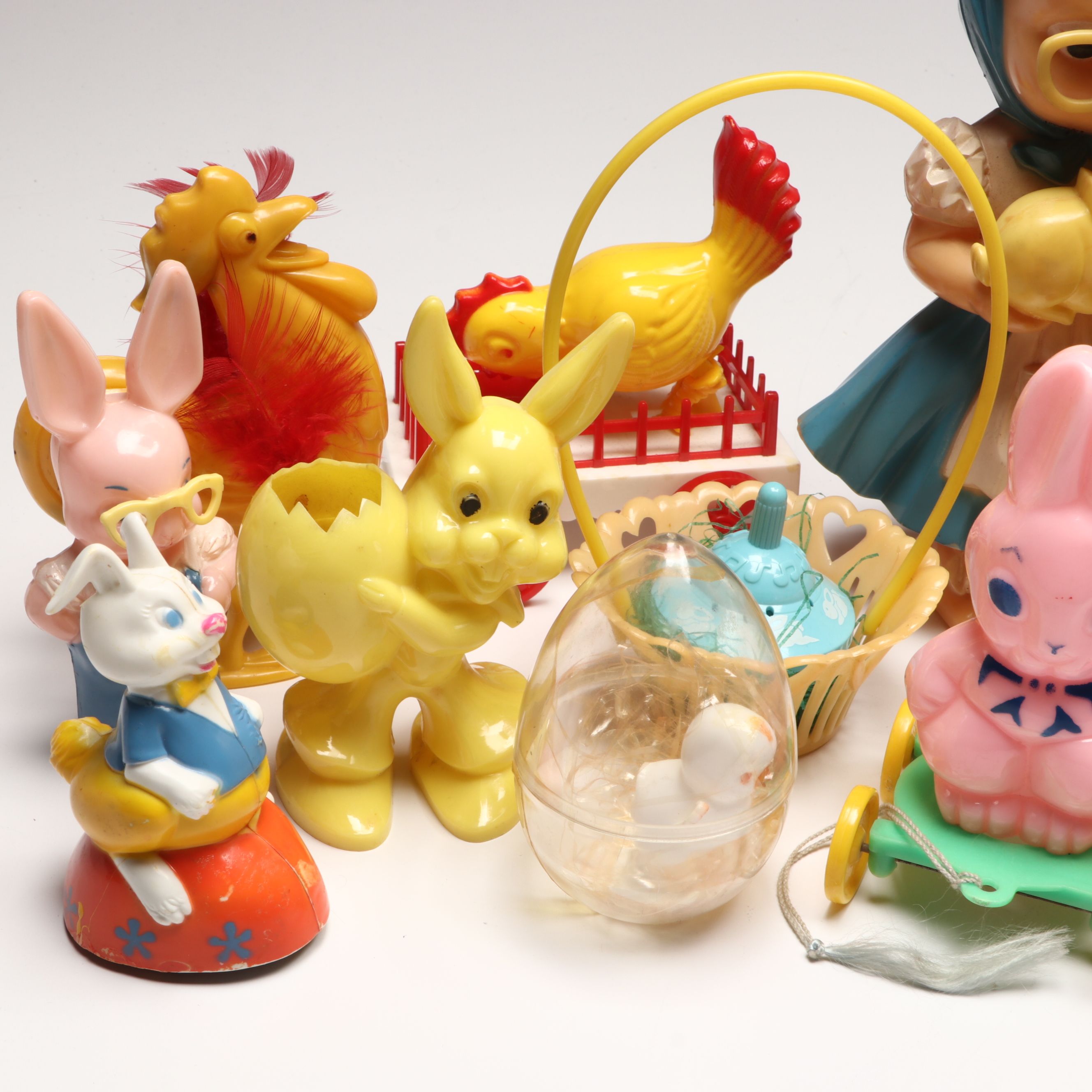 Knickerbocker Bunny Piggy Bank with More Easter Decorations