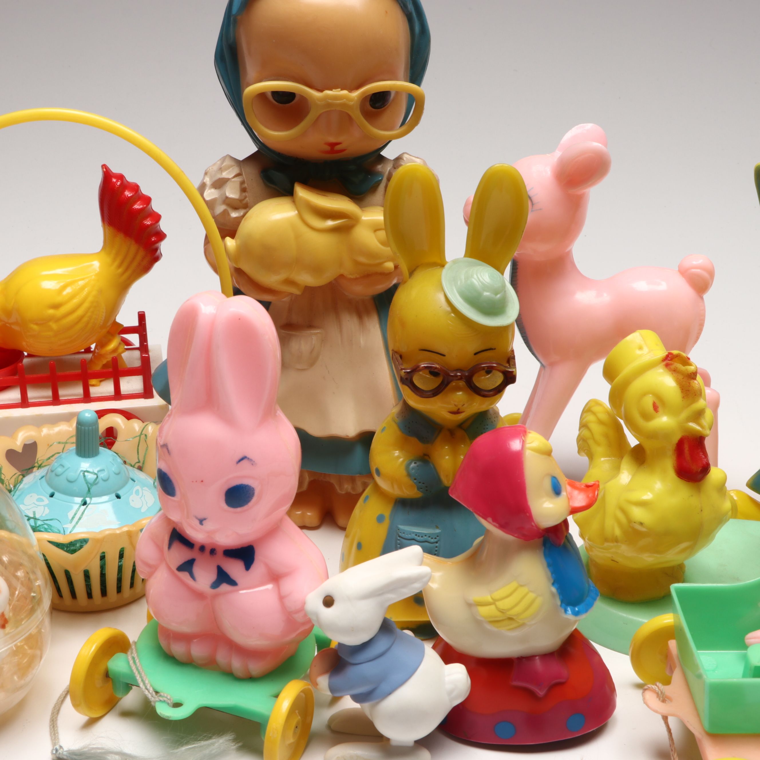 Knickerbocker Bunny Piggy Bank with More Easter Decorations