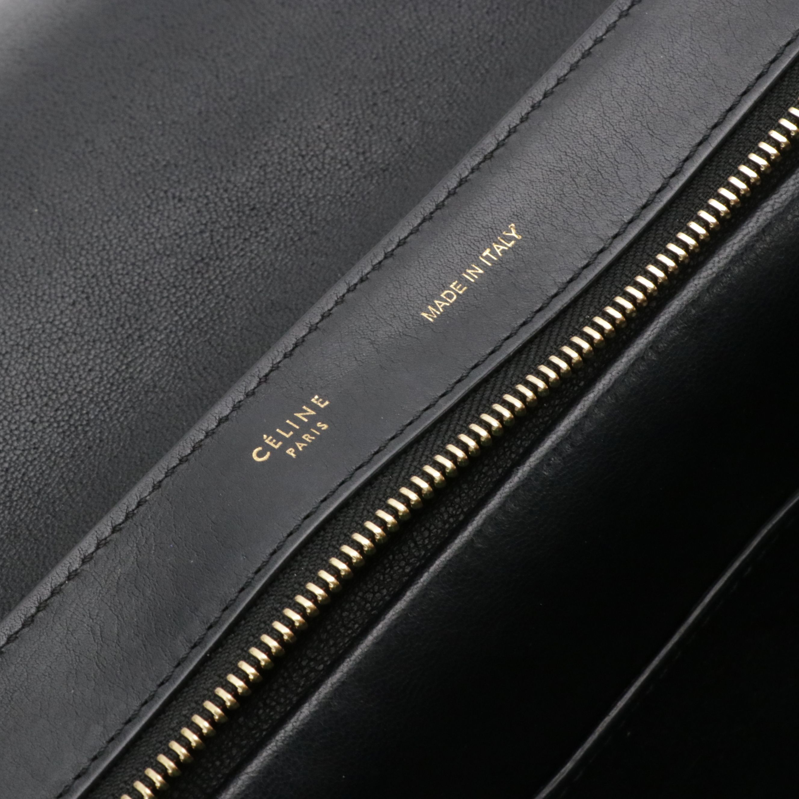 Céline Medium Trapeze Two-Way Bag in Navy Blue Calfskin Leather and Green Suede