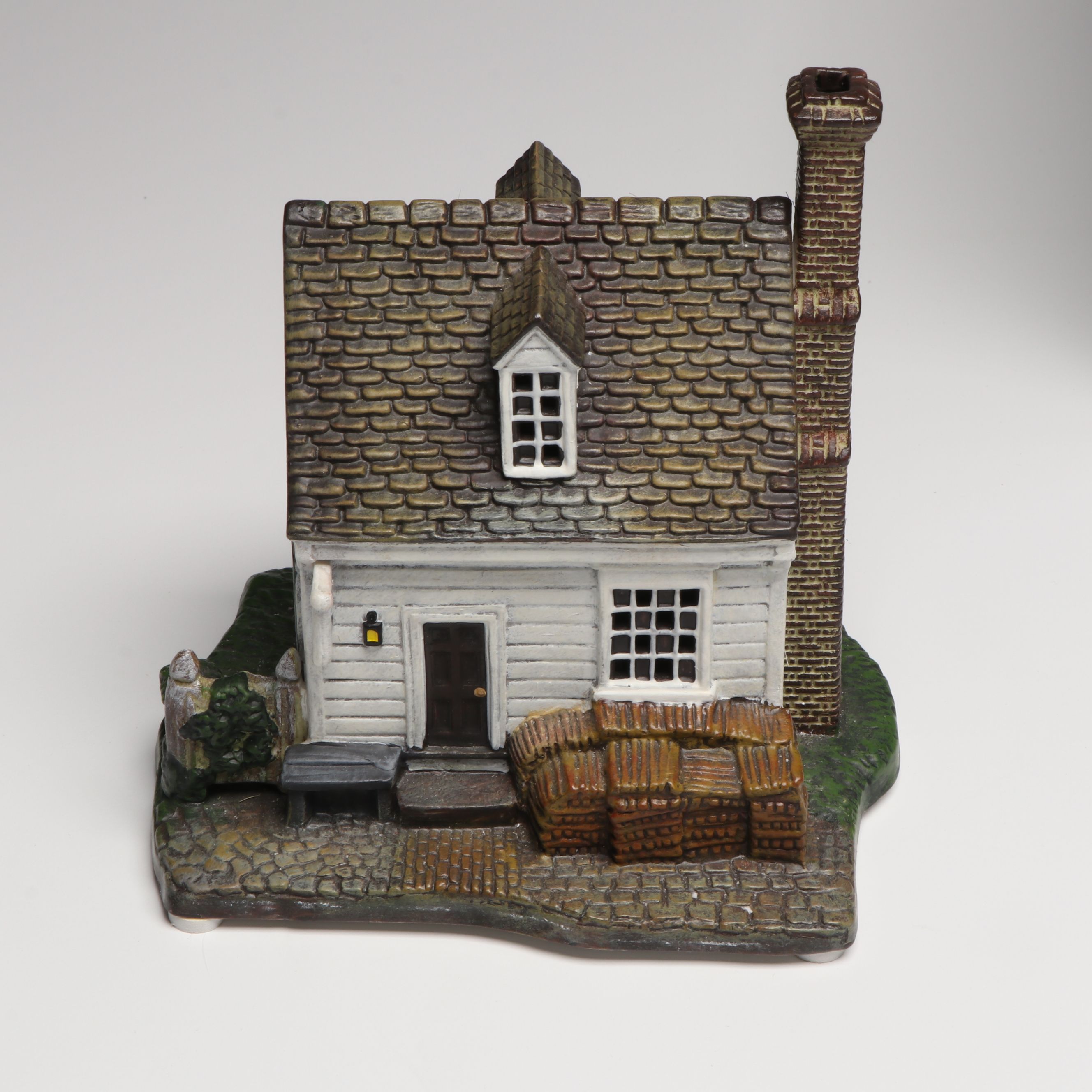 Department 56 "R. Charlton's Coffeehouse" and More Williamsburg Sets