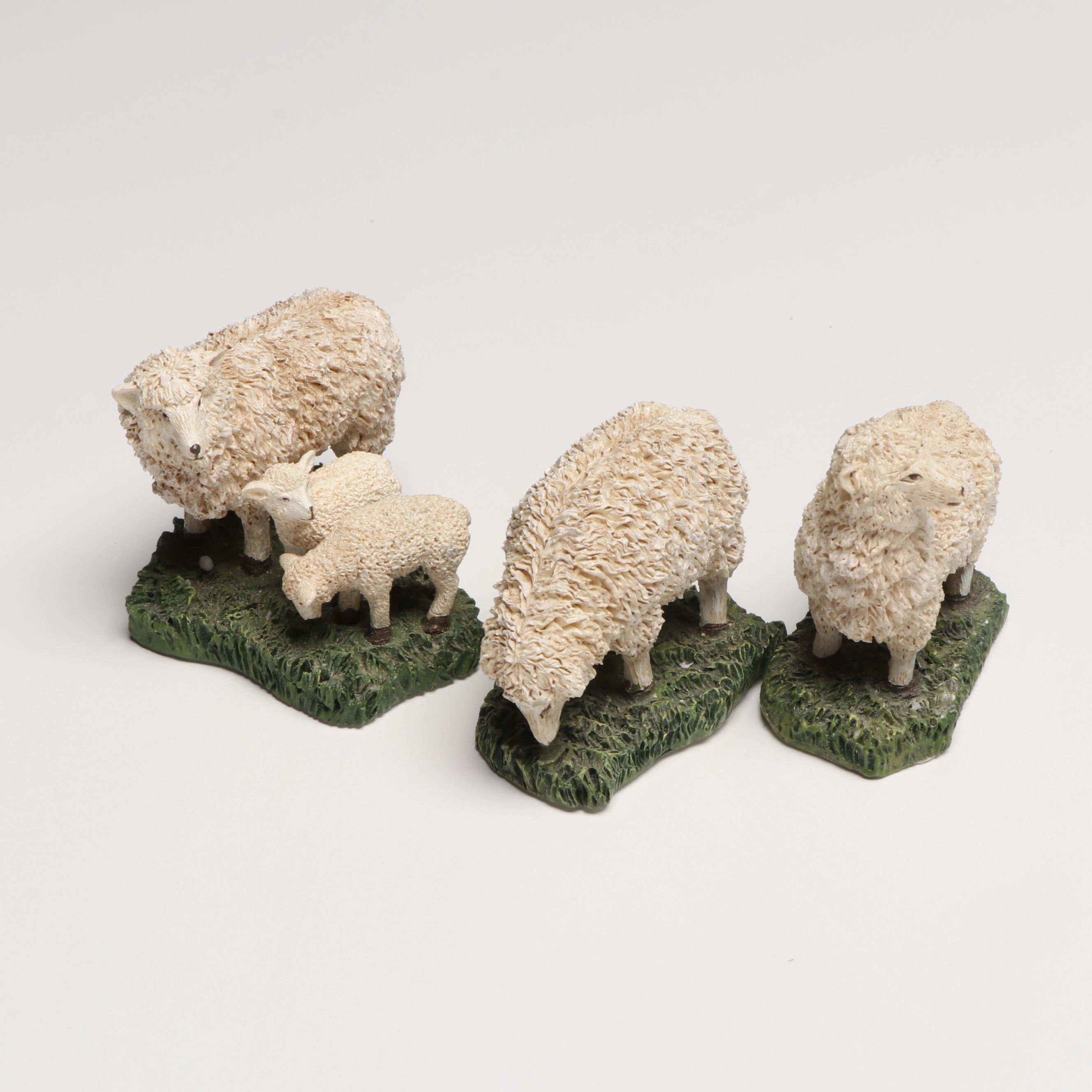 Department 56 "R. Charlton's Coffeehouse" and More Williamsburg Sets