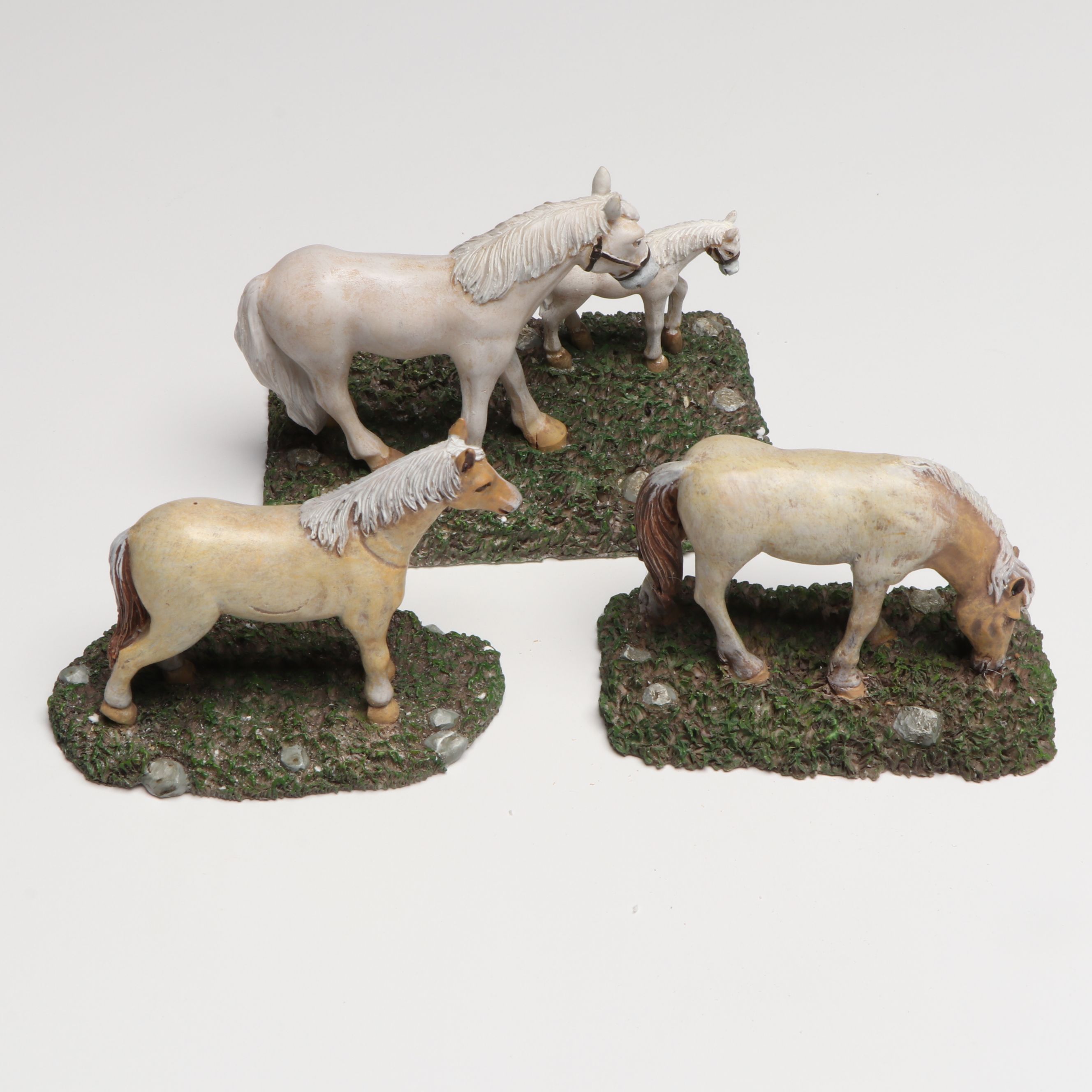 Department 56 "R. Charlton's Coffeehouse" and More Williamsburg Sets