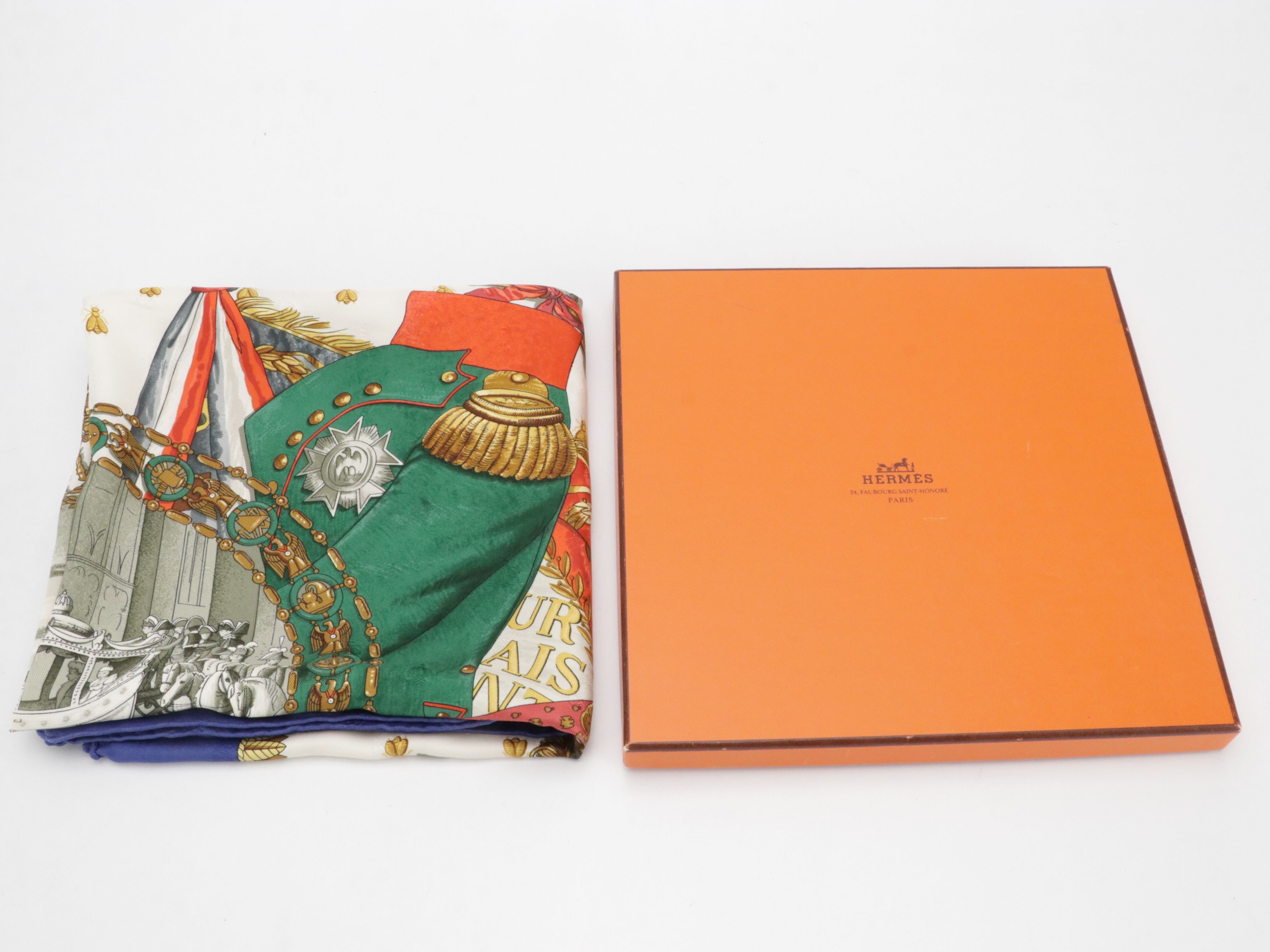 Hermès "Napoléon" Scarf 90 in Silk Bee Jacquard with Gift Box