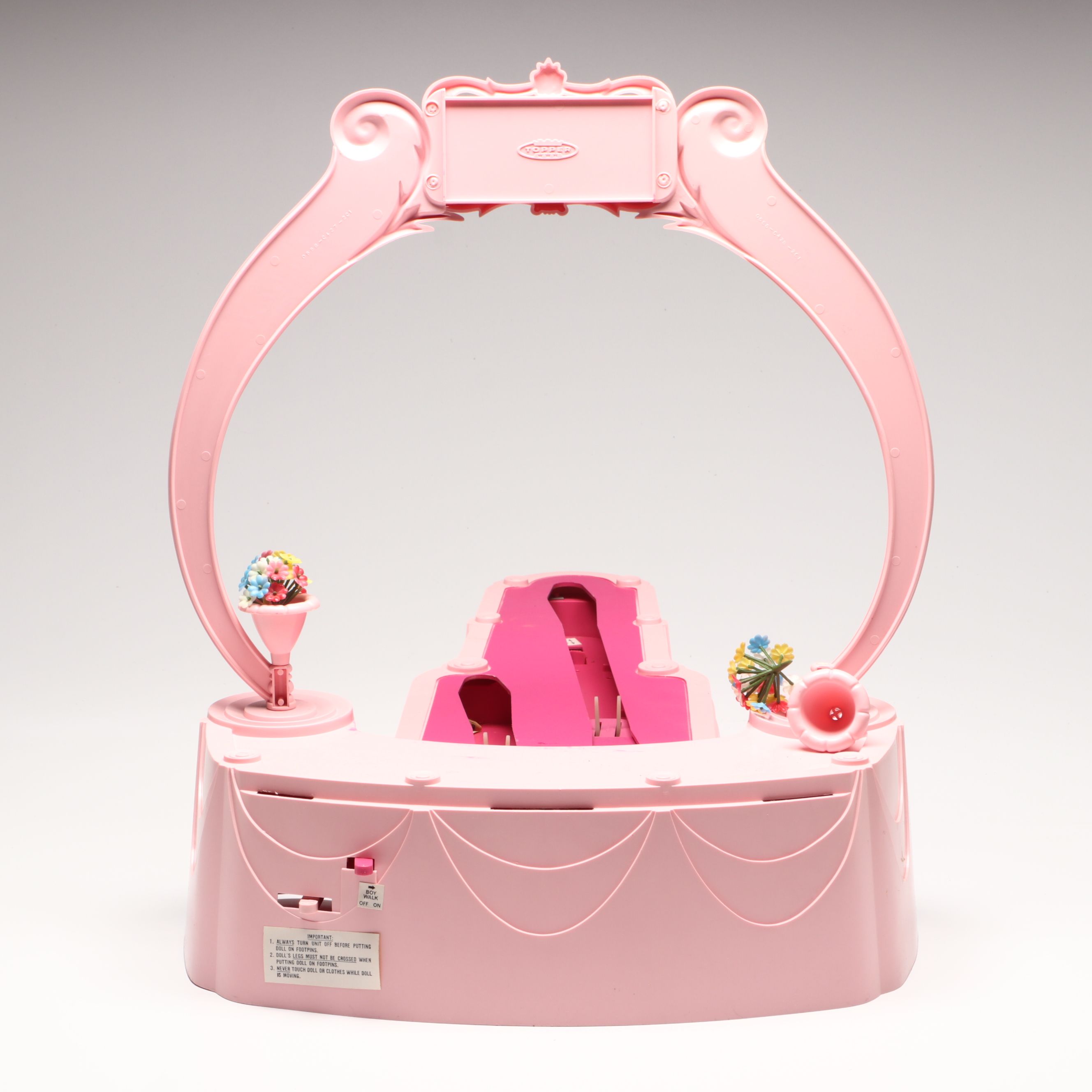 Topper "Dawn Beauty Pageant" Doll Runway Mechanical Playset