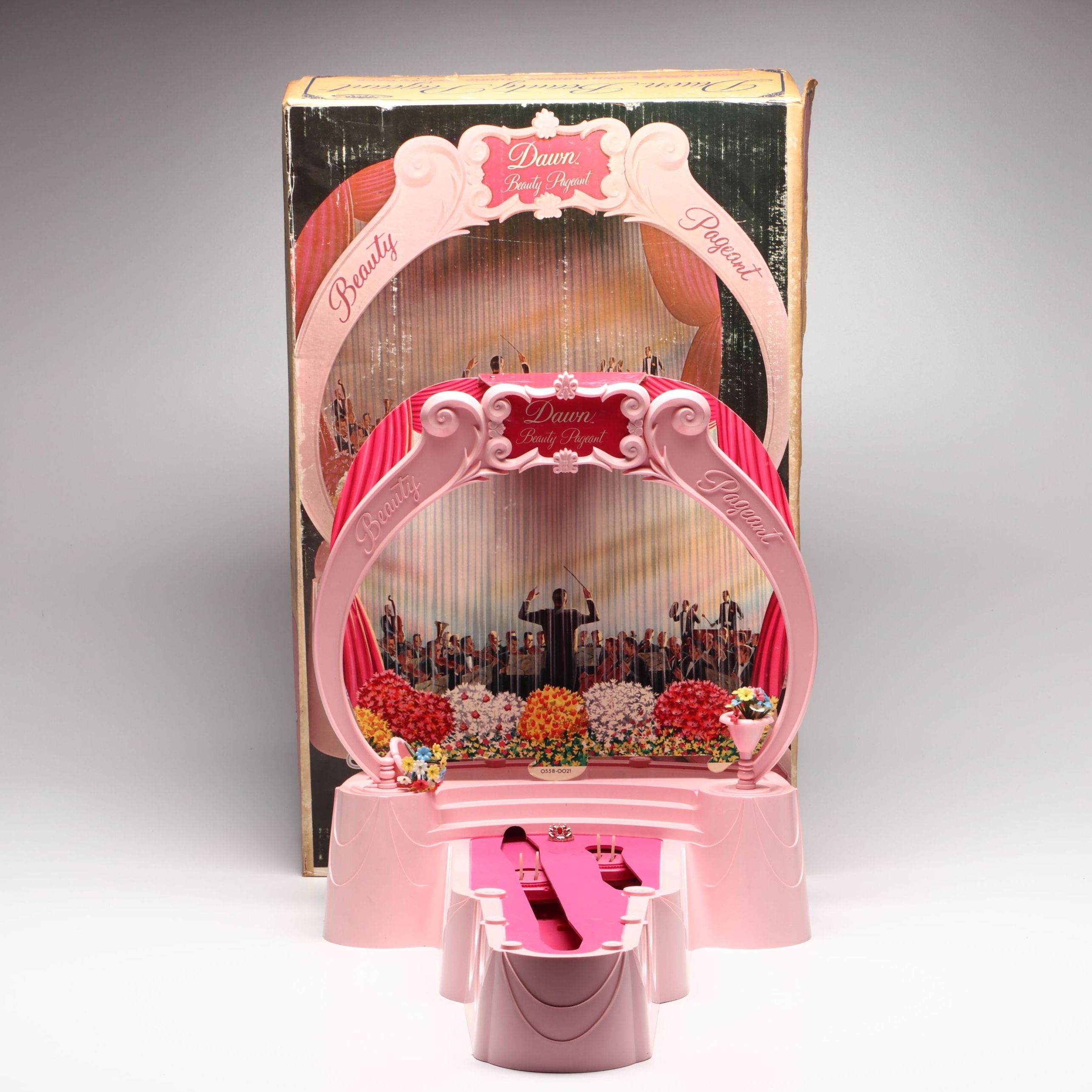 Topper "Dawn Beauty Pageant" Doll Runway Mechanical Playset