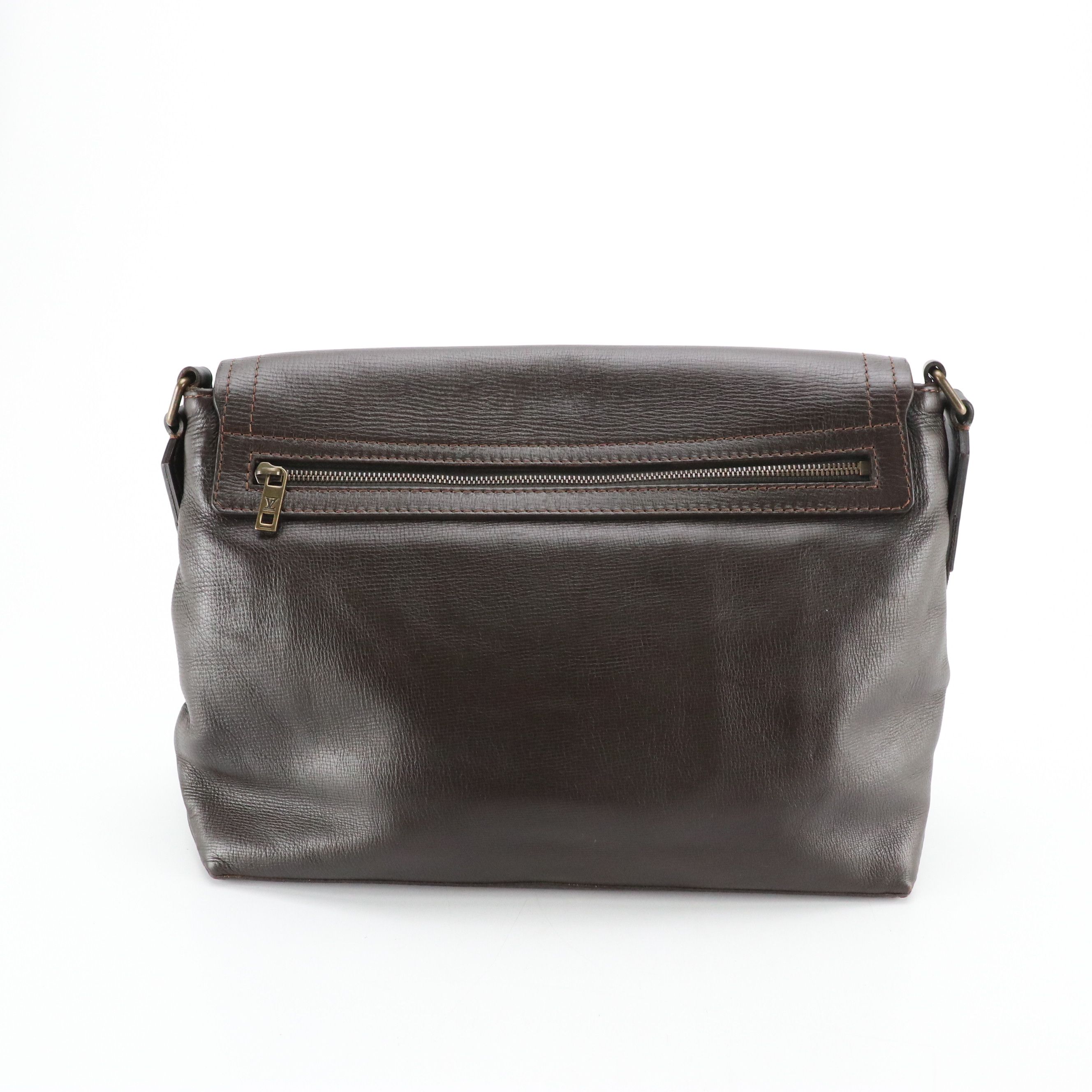 Louis Vuitton Omaha Messenger Bag in Coffee Brown Utah Leather