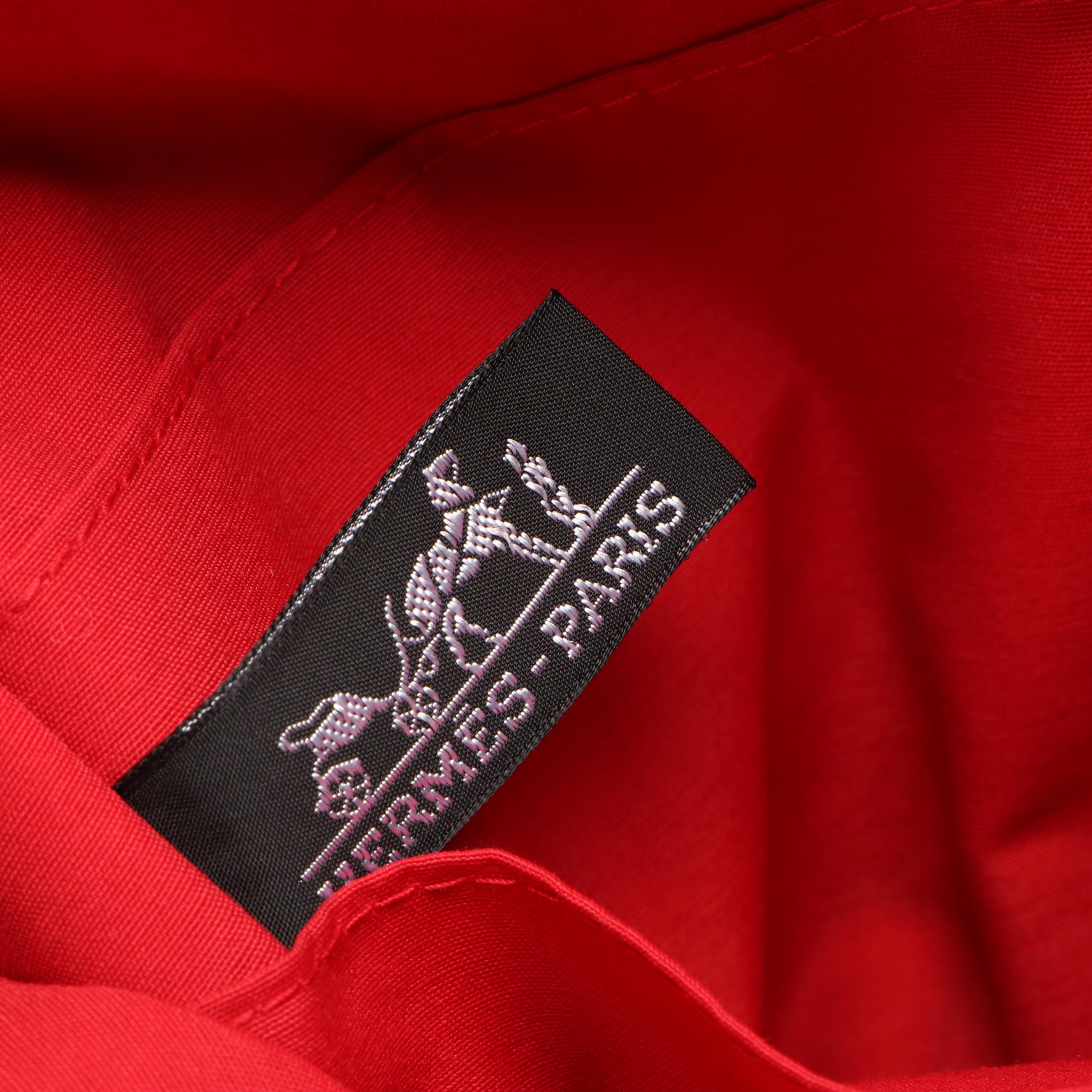 Hermès Clutch Bag in Red Canvas