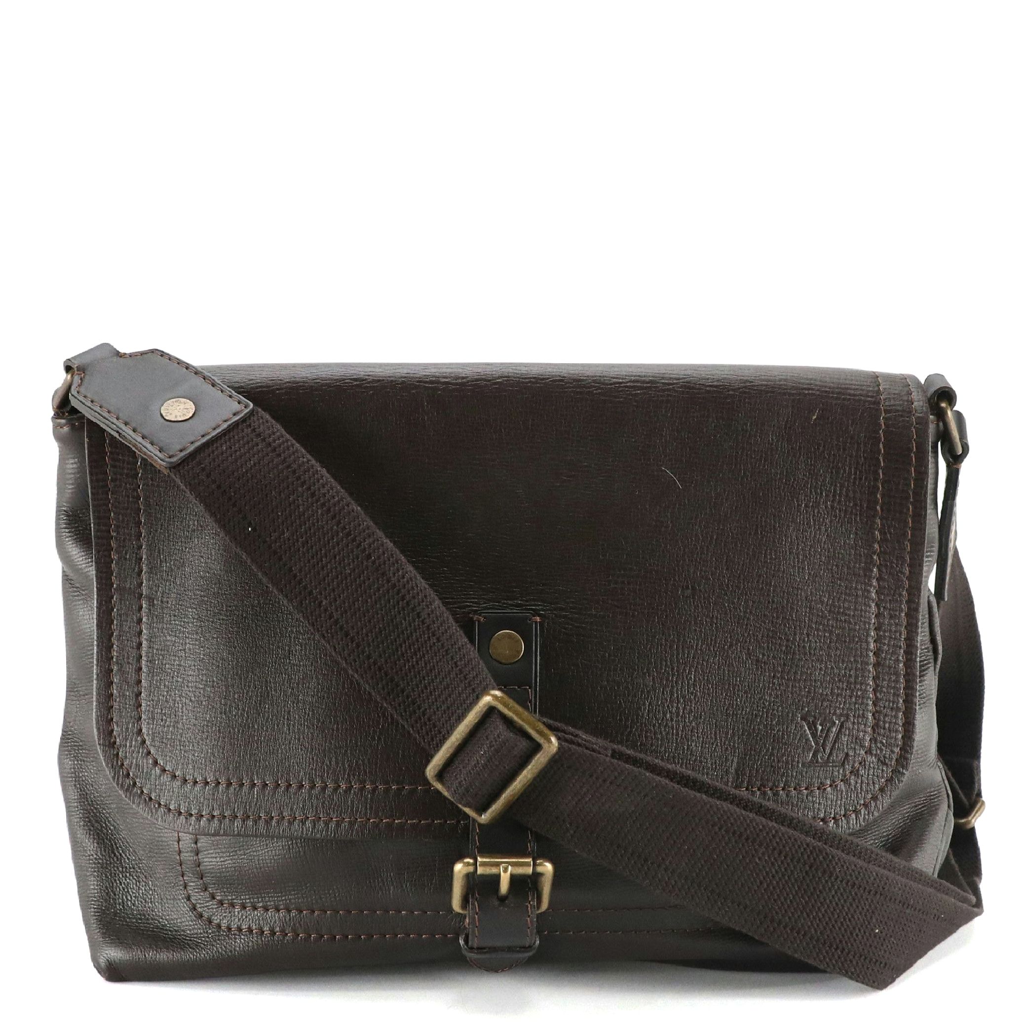 Louis Vuitton Omaha Messenger Bag in Coffee Brown Utah Leather