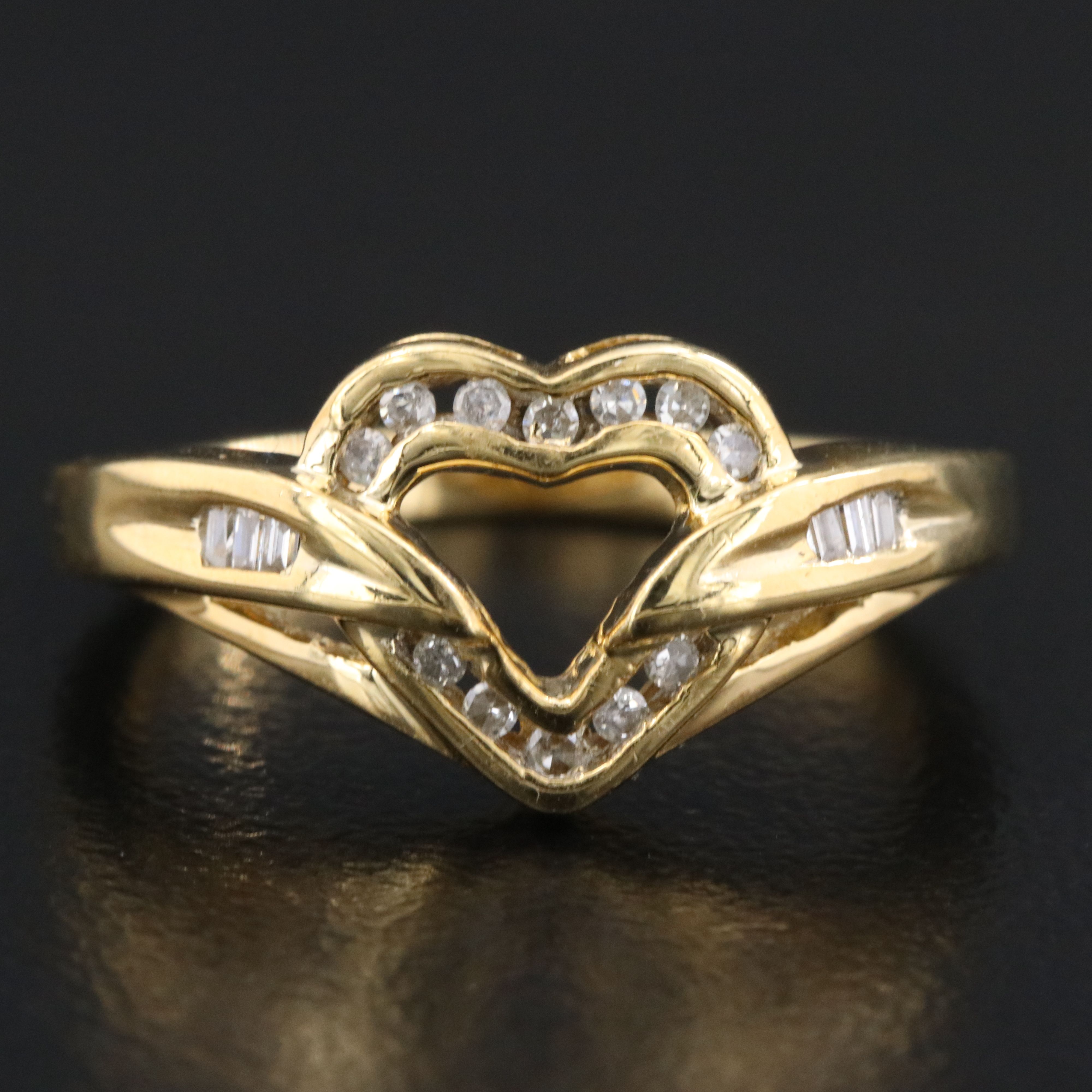 10K 0.12 CTW Diamond Heart Ring