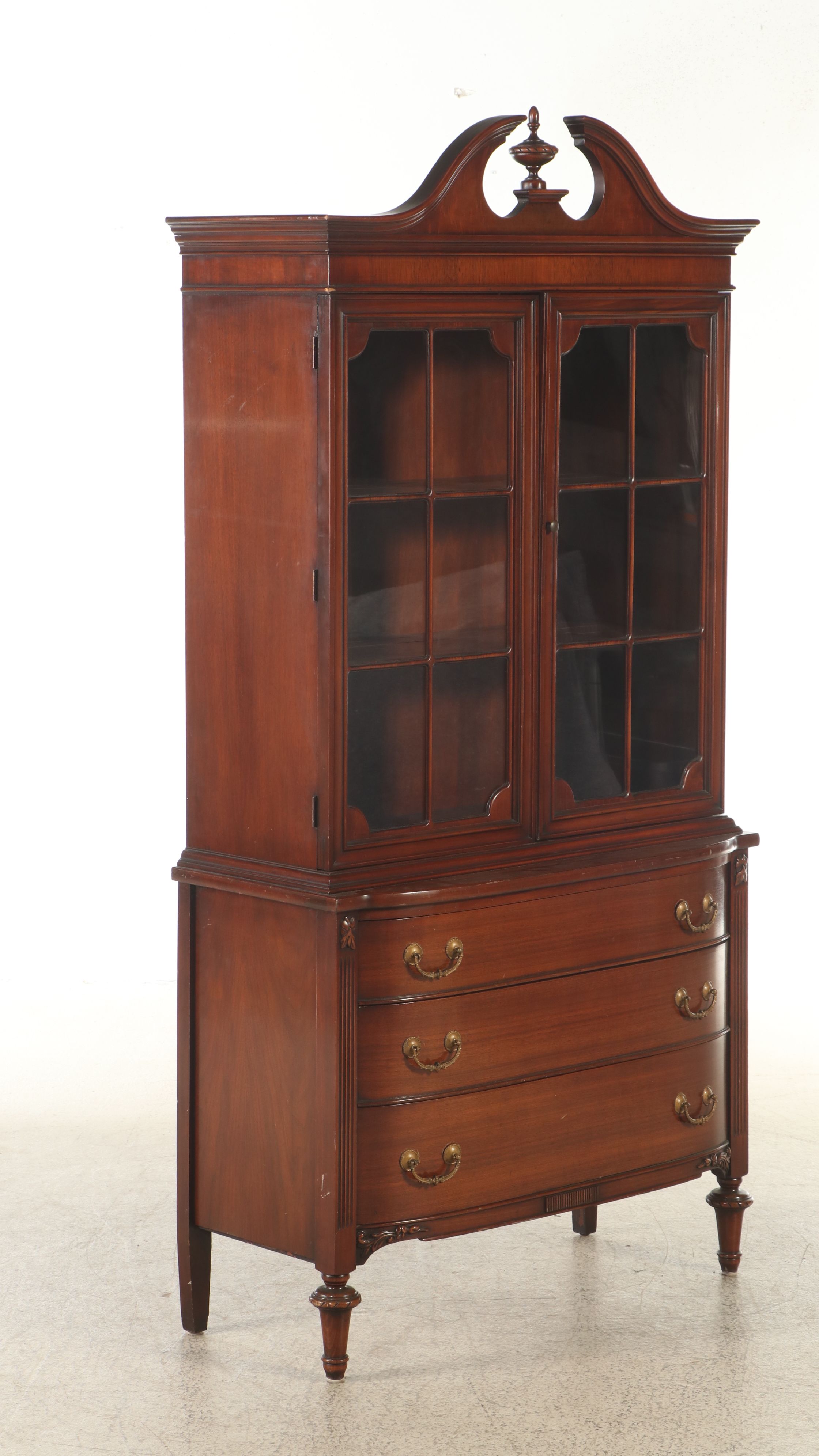Hepplewhite Mahogany China Cabinet, Early to Mid-20th Century