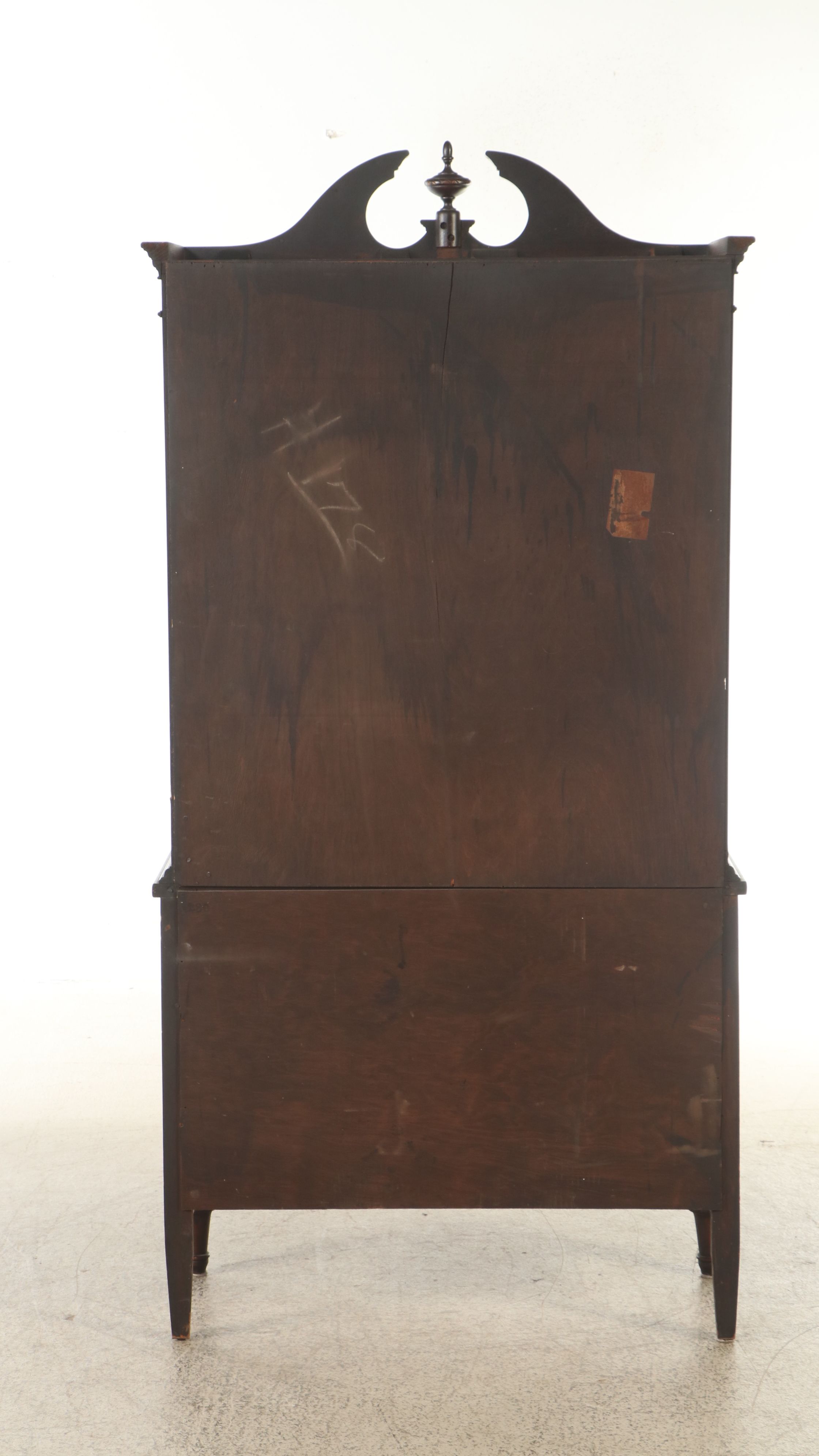 Hepplewhite Mahogany China Cabinet, Early to Mid-20th Century