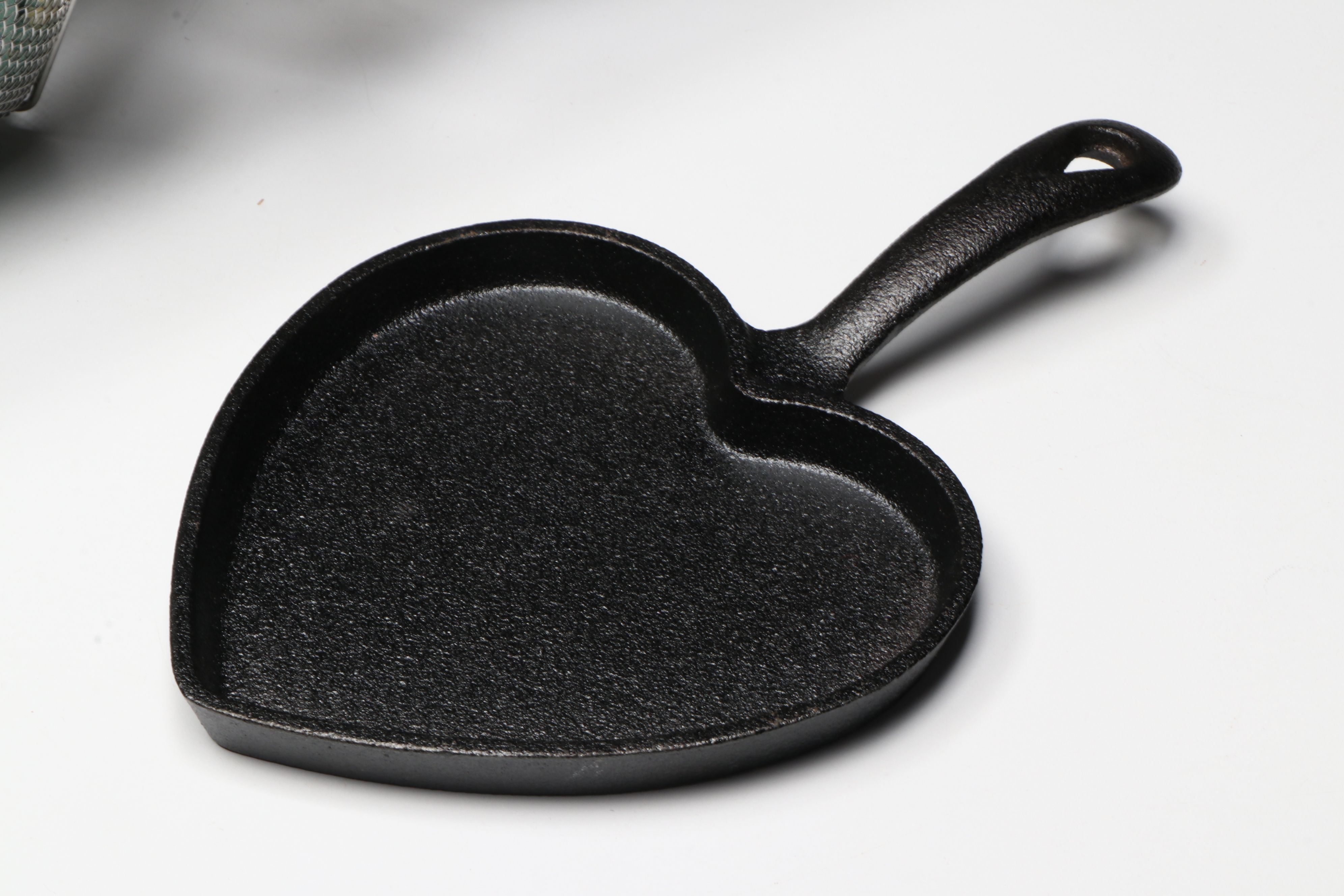 The Pampered Chef Stoneware Muffin Pan with Romertopf Clay Baking Dish and More