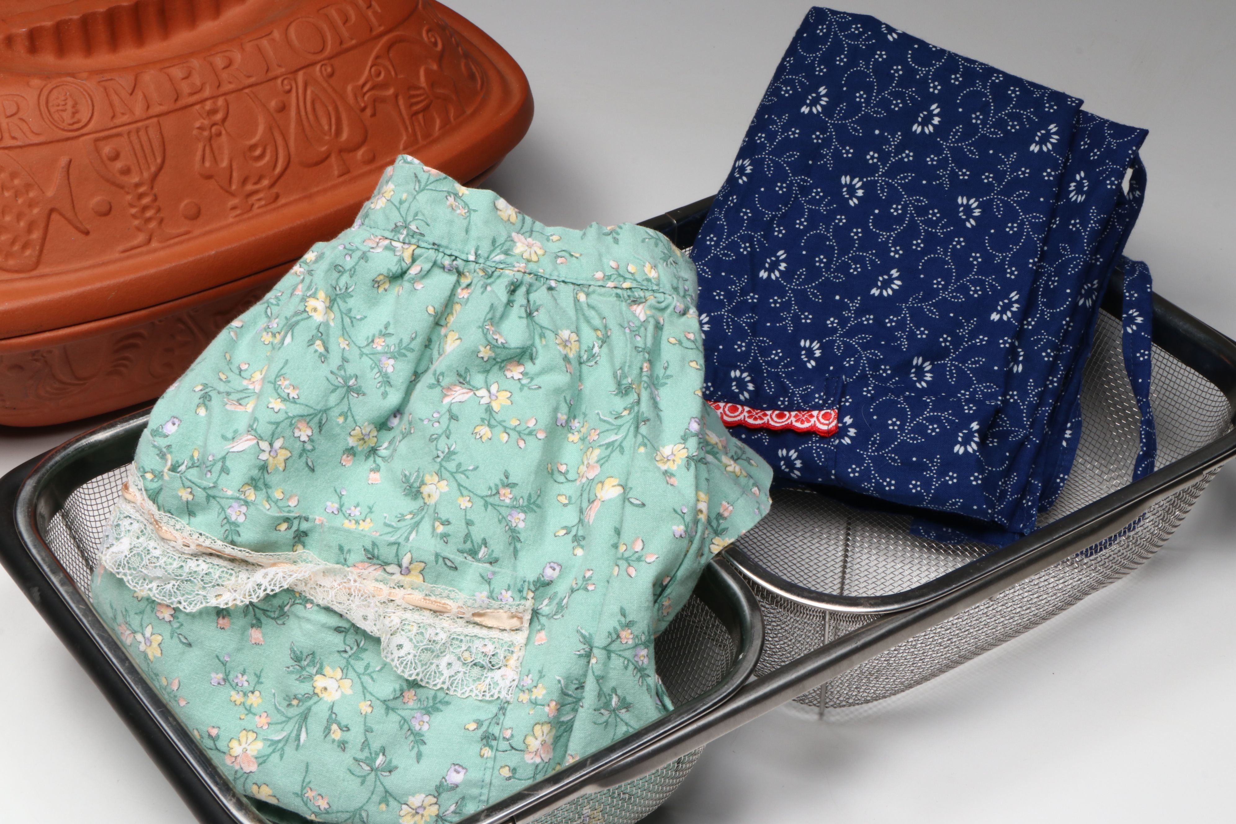 The Pampered Chef Stoneware Muffin Pan with Romertopf Clay Baking Dish and More