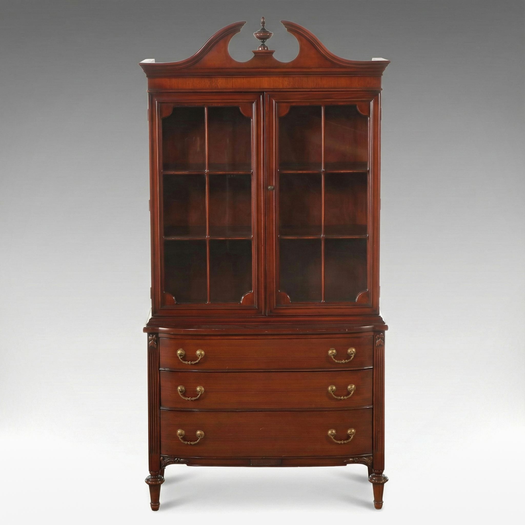 Hepplewhite Mahogany China Cabinet, Early to Mid-20th Century