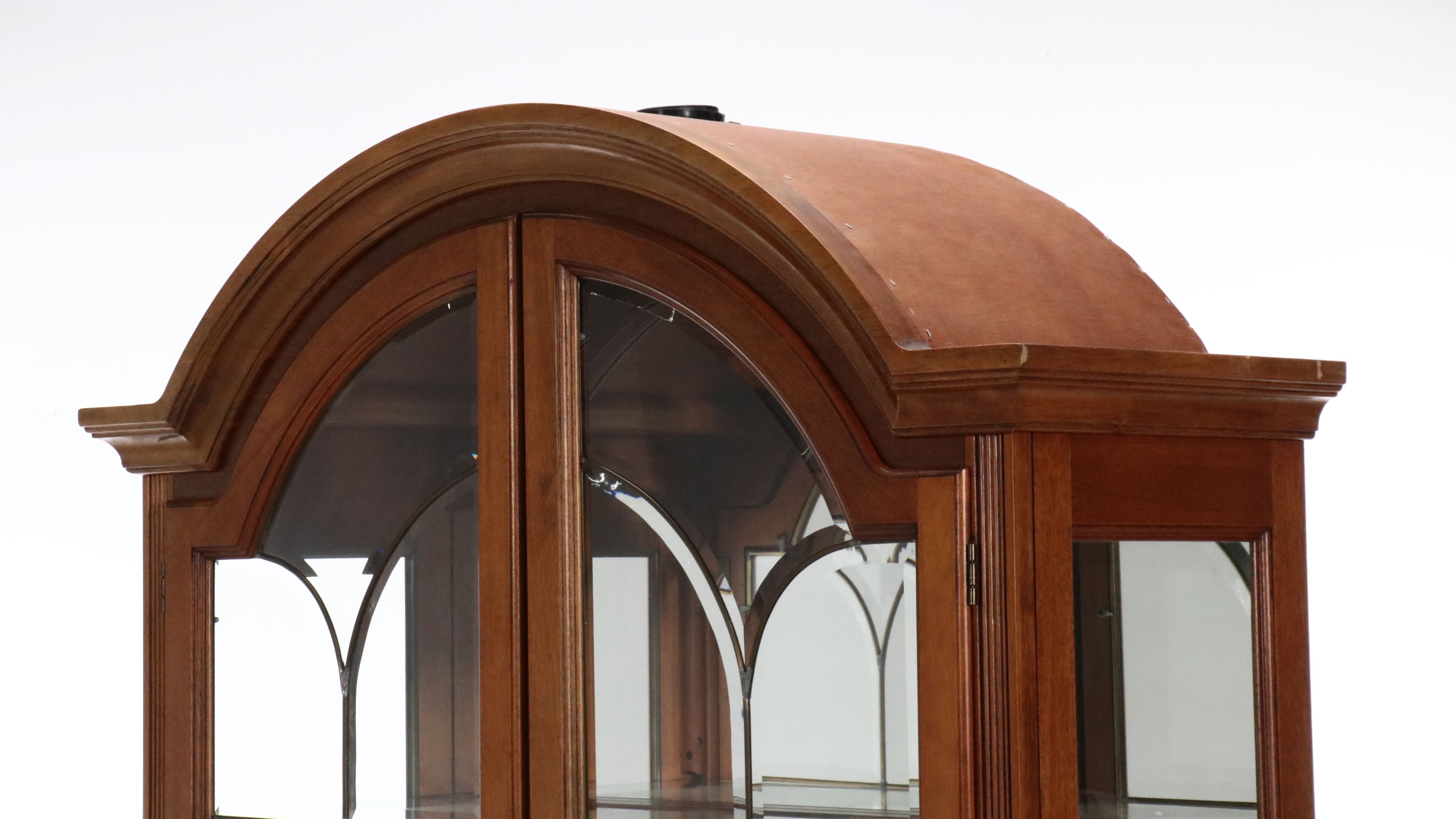 Traditional Style Illuminated Curio Cabinet