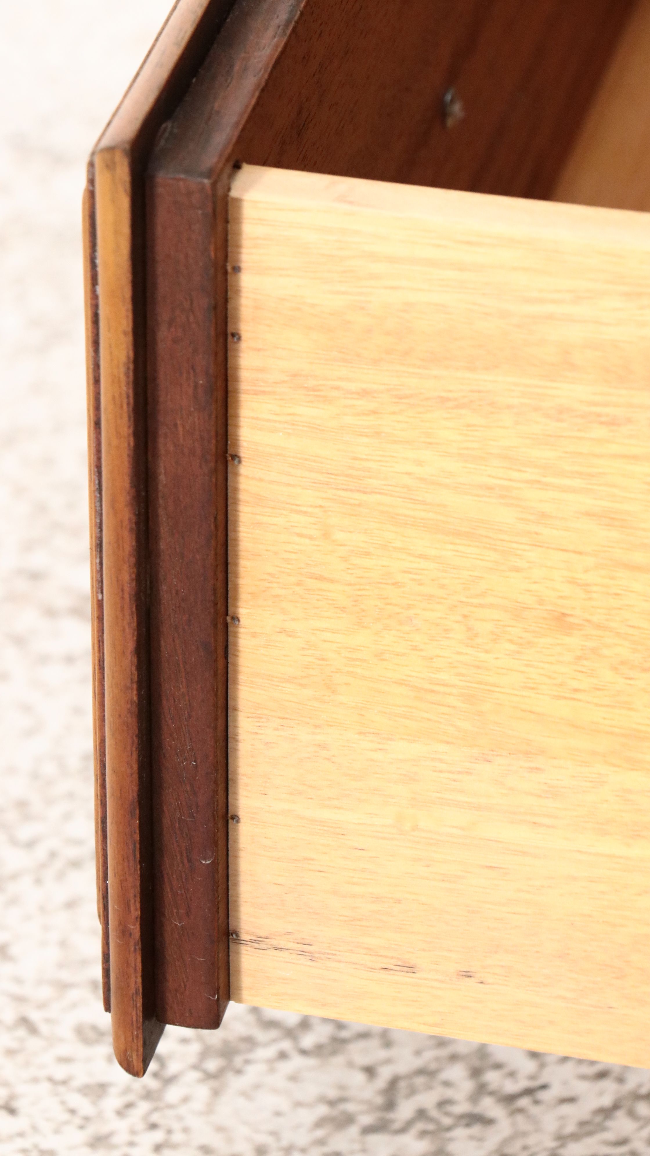 Traditional Style Illuminated Curio Cabinet