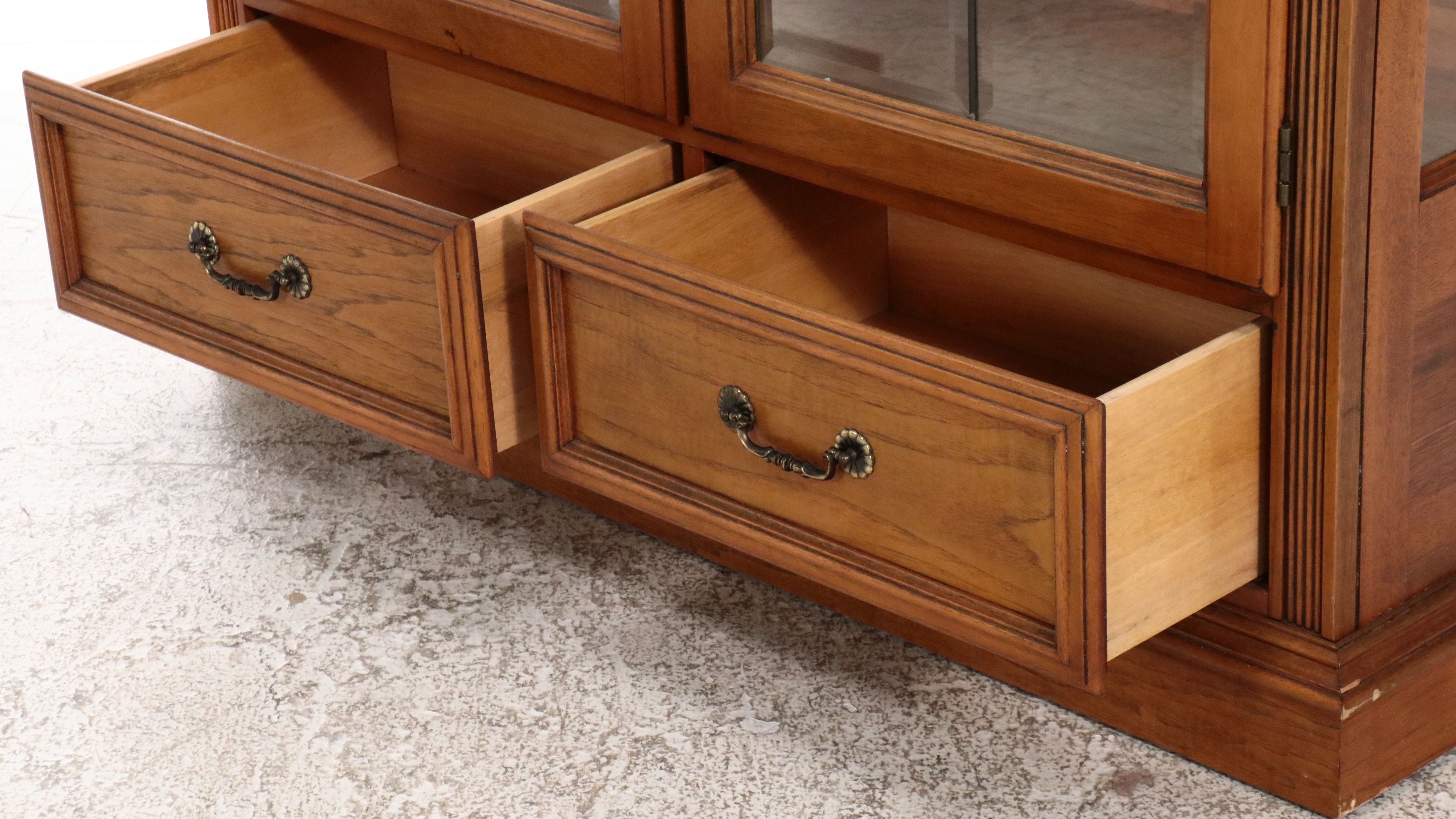 Traditional Style Illuminated Curio Cabinet