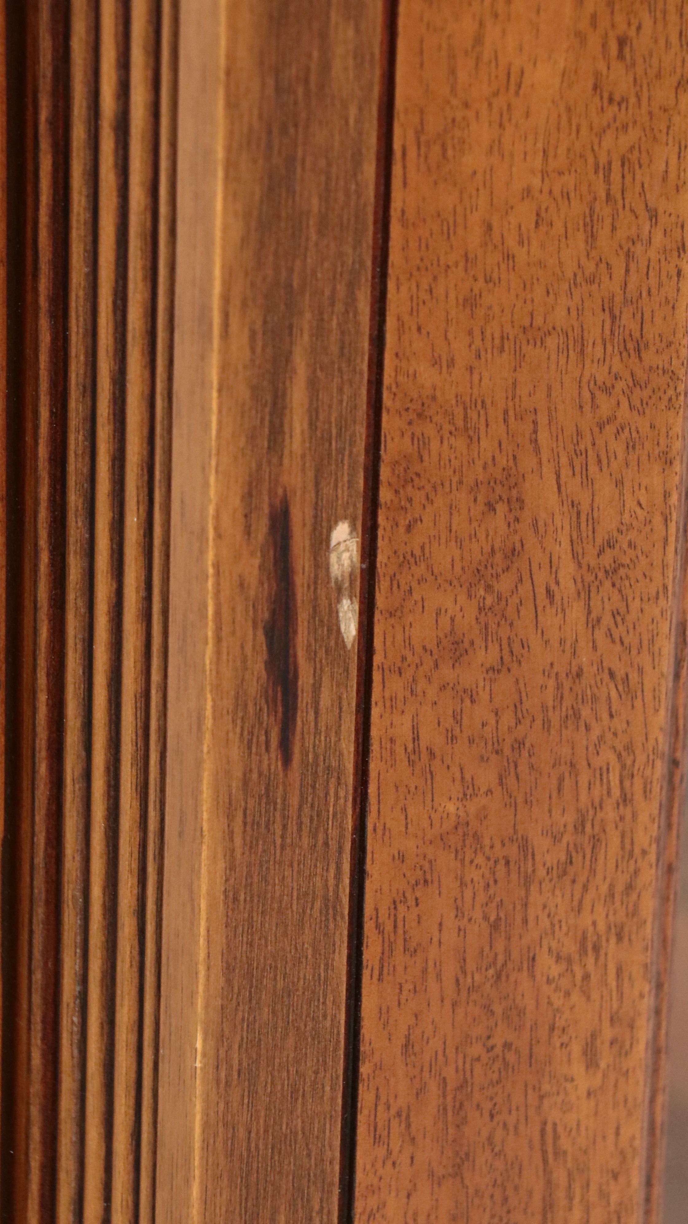 Traditional Style Illuminated Curio Cabinet