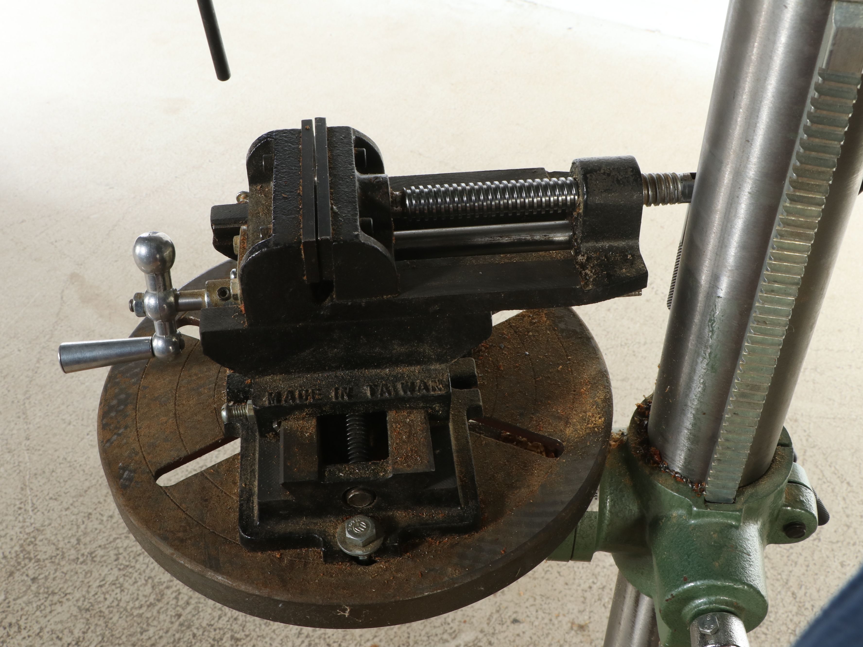 Chicago Tool Company 16-Speed Floor Drill Press