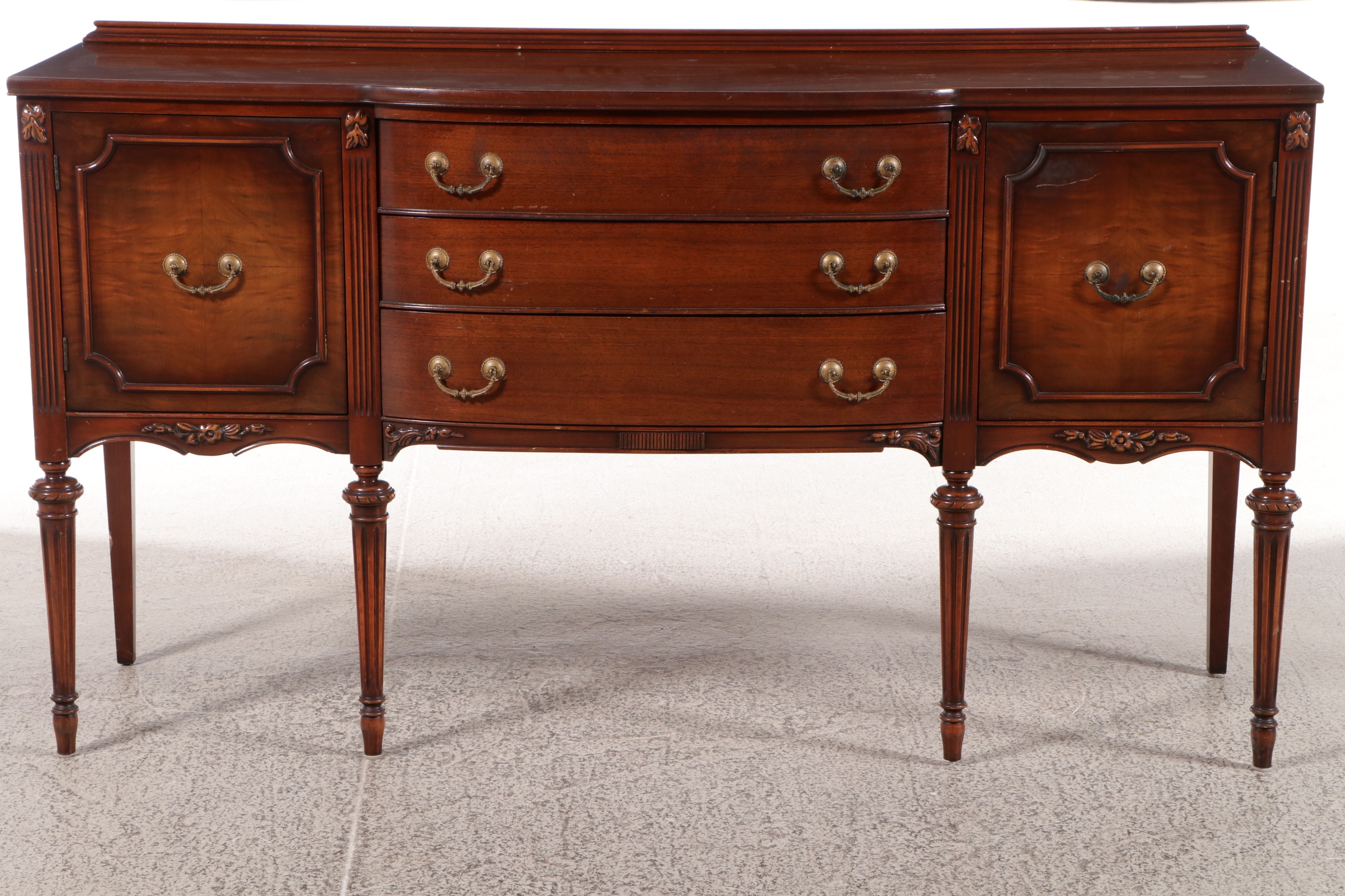 Hepplewhite Style Mahogany Finish Sideboard, Early to Mid-20th Century