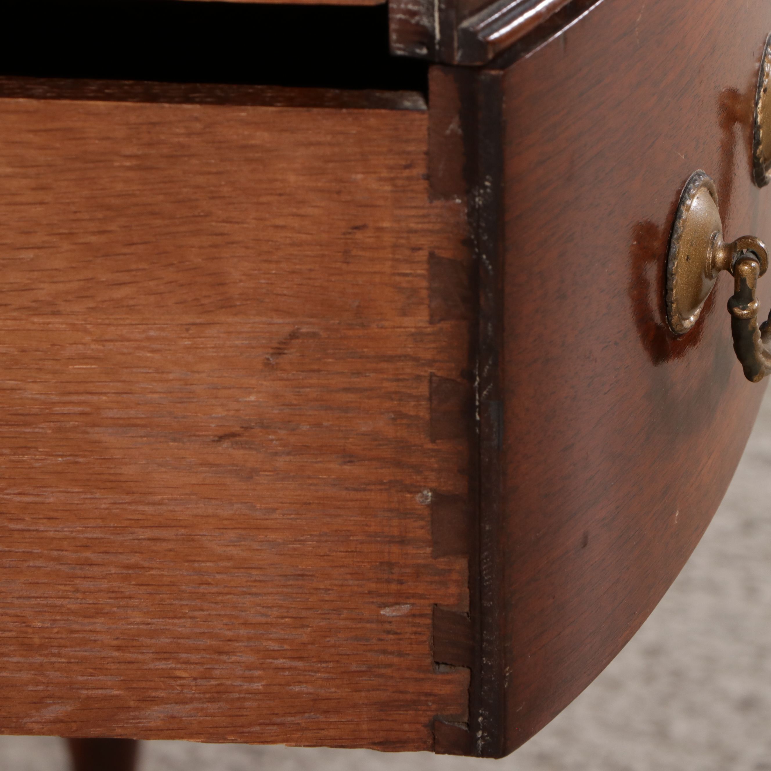 Hepplewhite Style Mahogany Finish Sideboard, Early to Mid-20th Century
