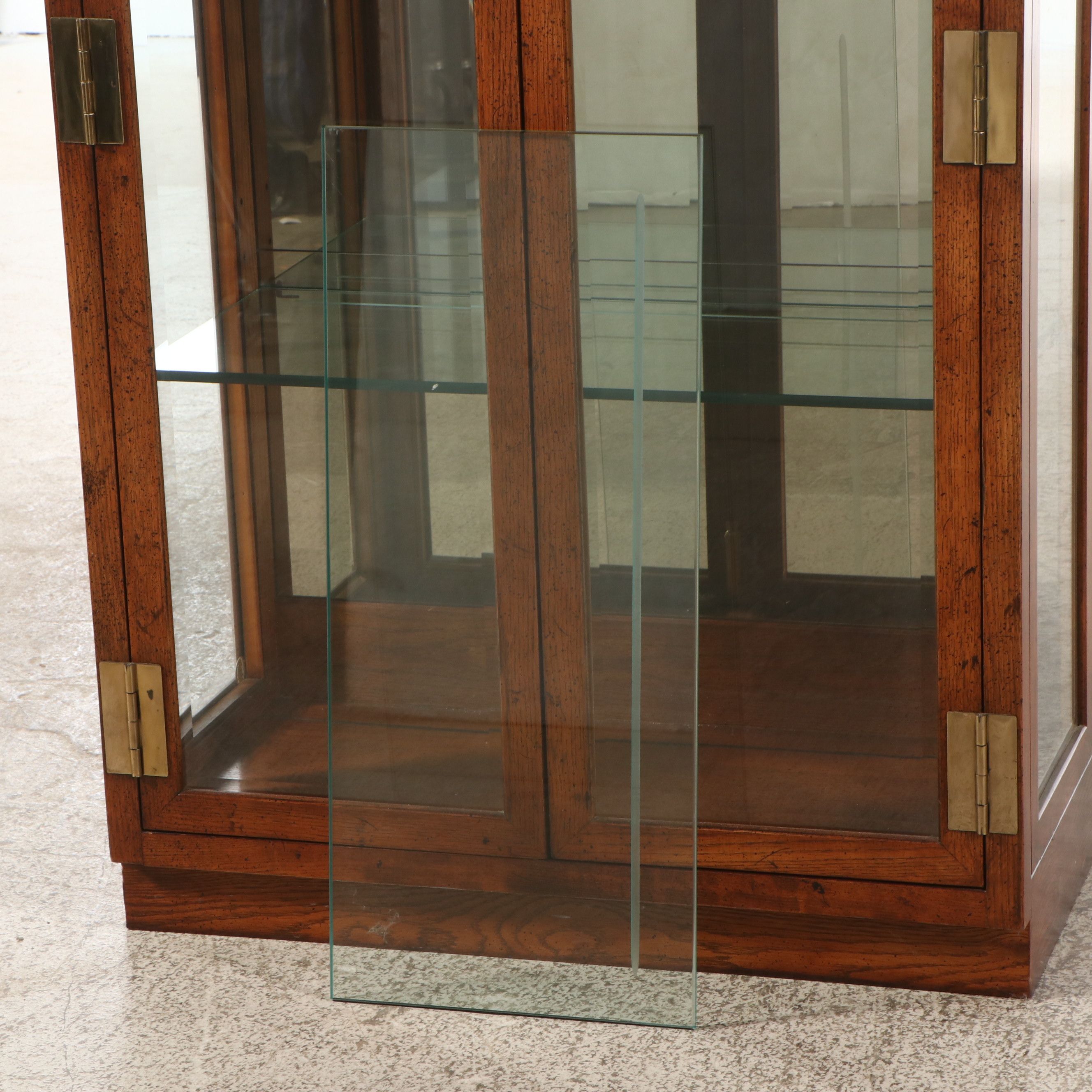 Campaign Style Illuminated Display Cabinet