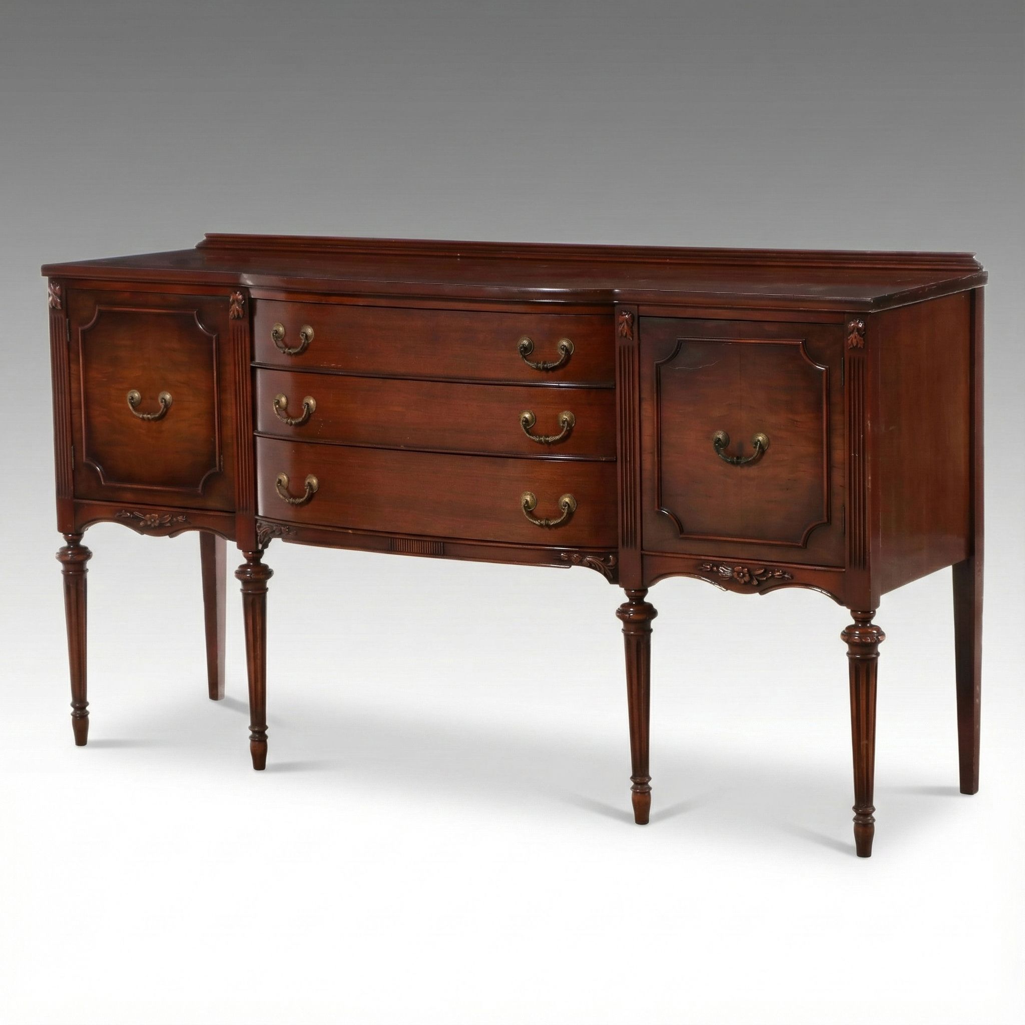 Hepplewhite Style Mahogany Finish Sideboard, Early to Mid-20th Century