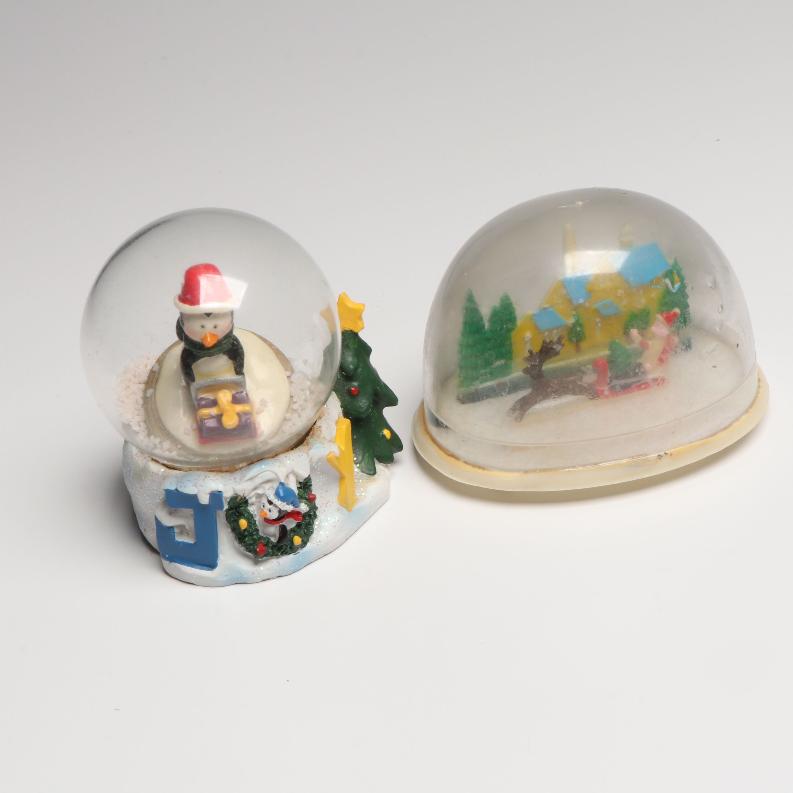 D&V Co. Talking Penguin Chatterbox Radio with Candle Toppers, More Penguin Décor