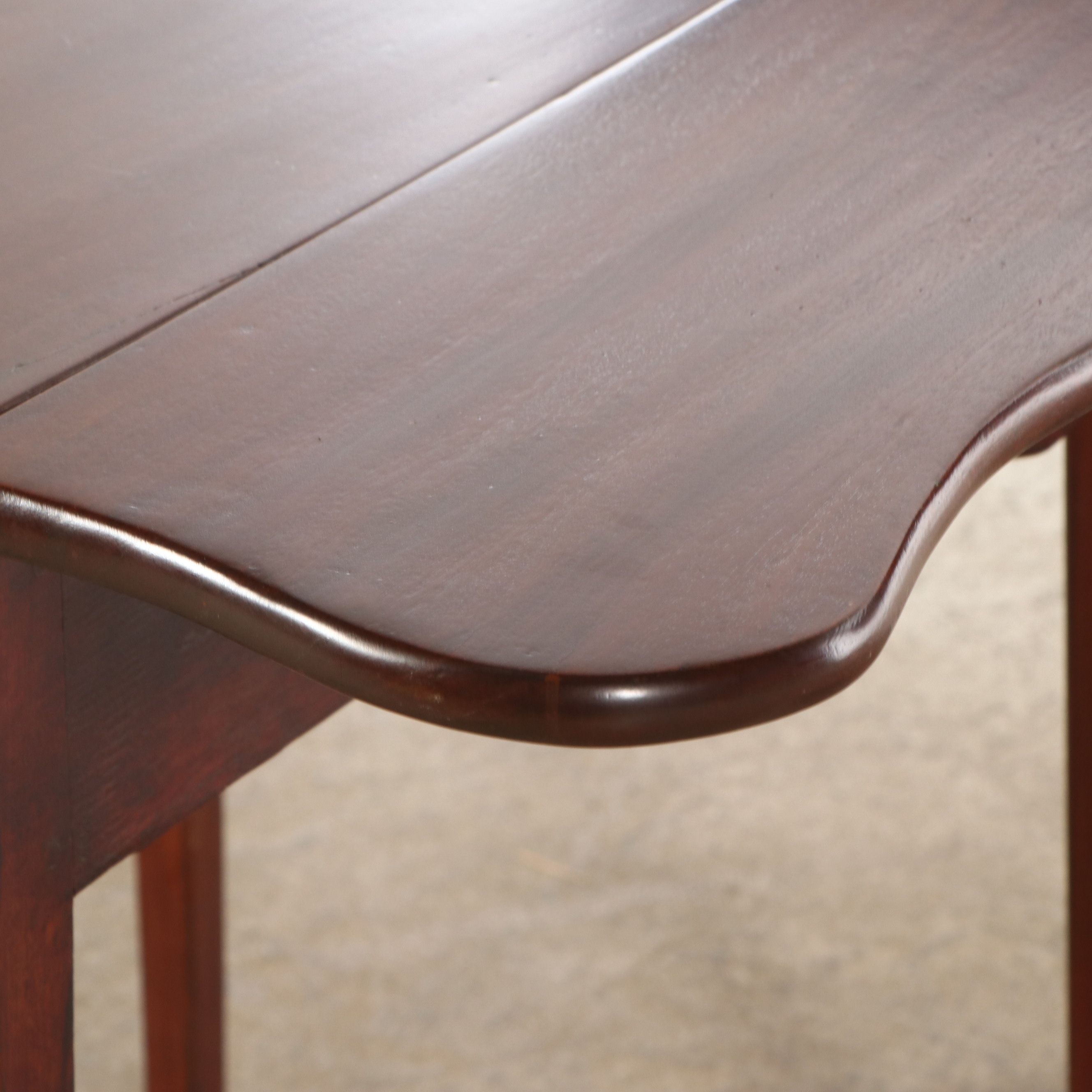 Federal Style Mahogany Butterfly Drop Leaf Table, 19th Century