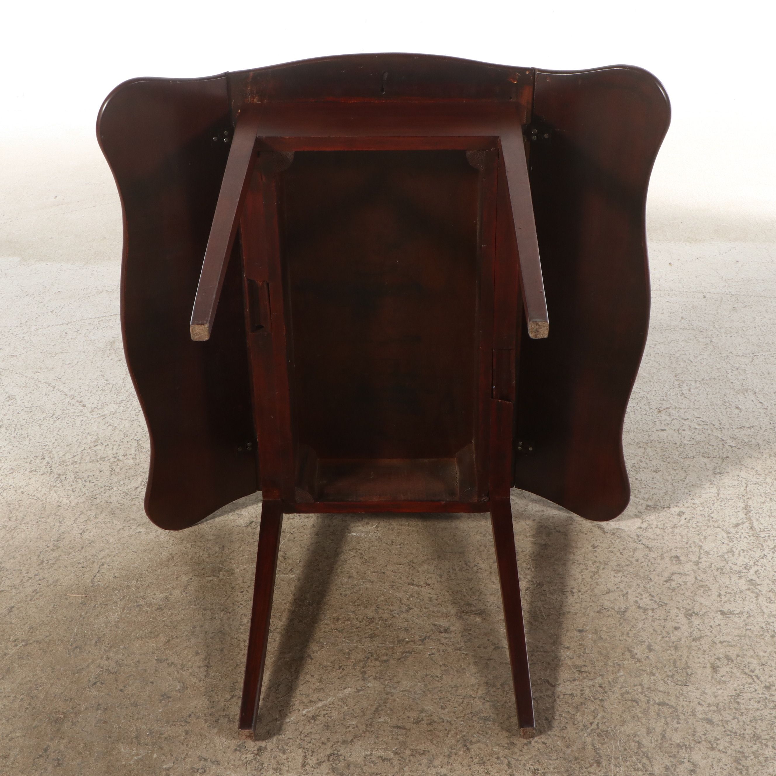 Federal Style Mahogany Butterfly Drop Leaf Table, 19th Century