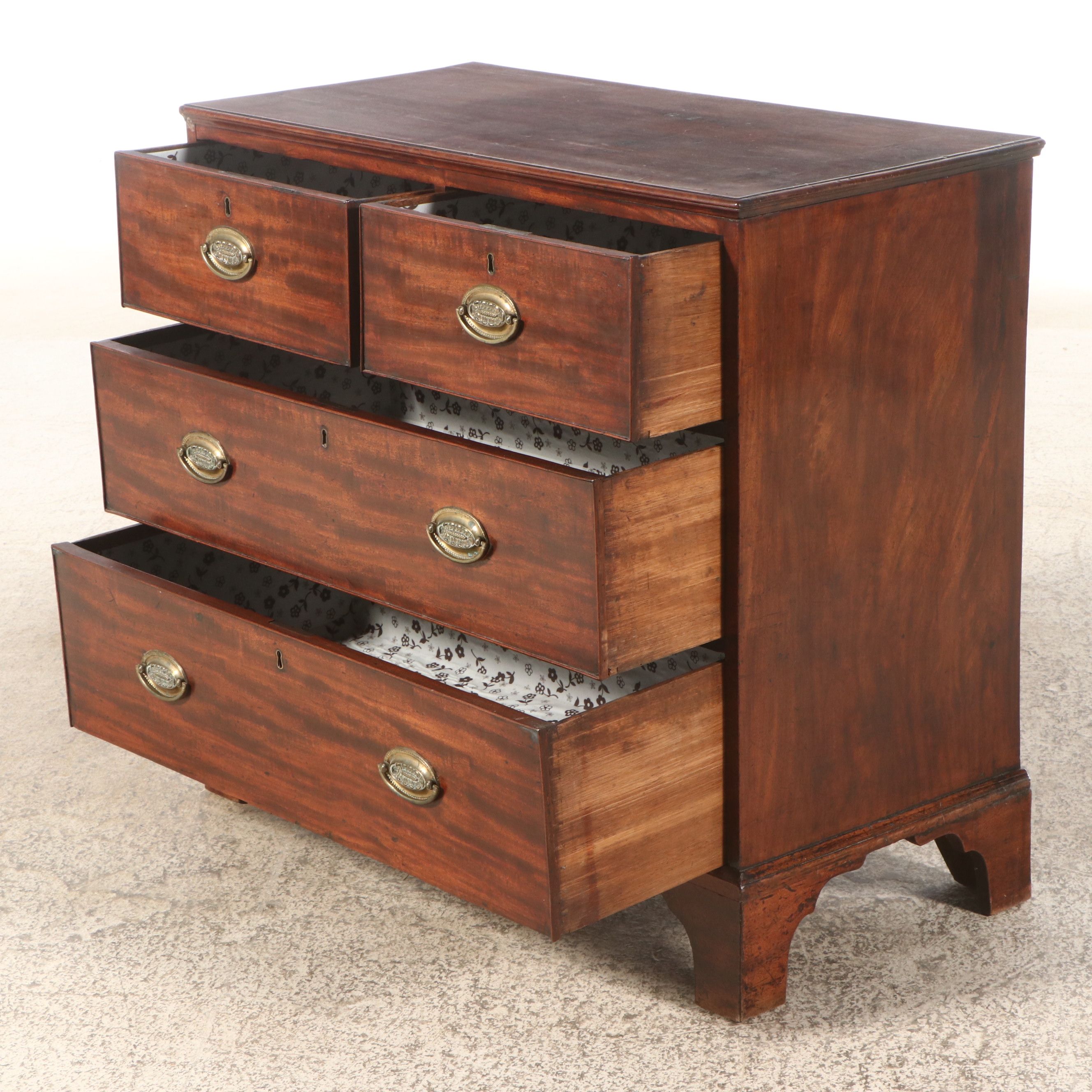 Hepplewhite Style Mahogany Chest of Drawers, Late 18th to Mid-19th Century