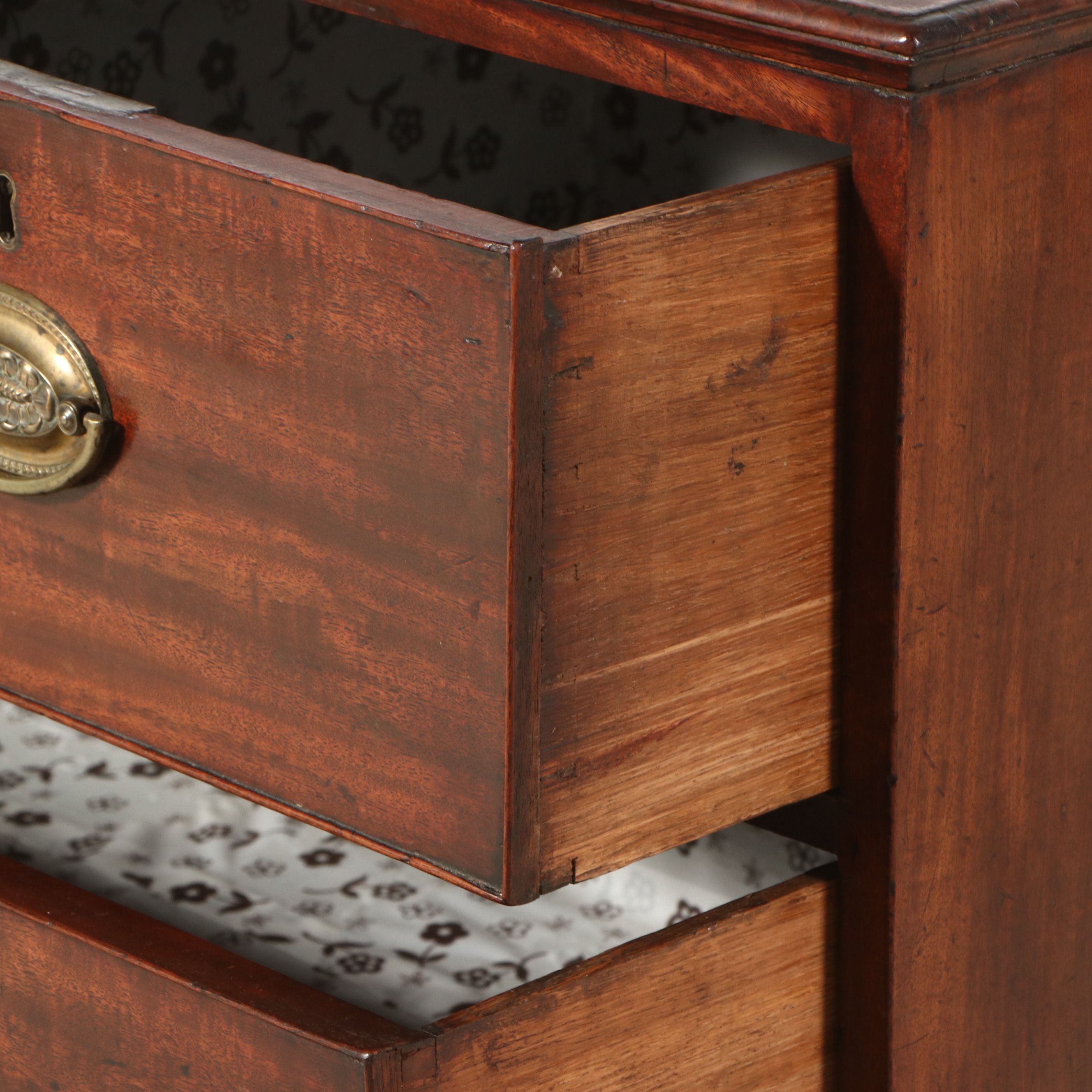 Hepplewhite Style Mahogany Chest of Drawers, Late 18th to Mid-19th Century