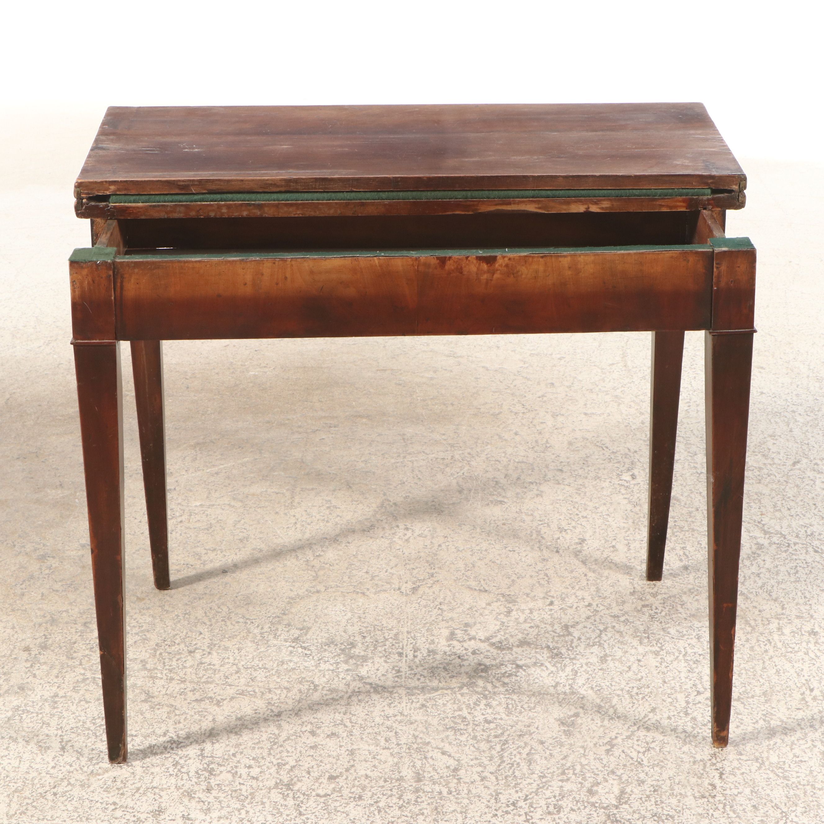 Georgian Sheraton Style Walnut Games Table w/ Felt Top, Late 18th to Mid-19th C.