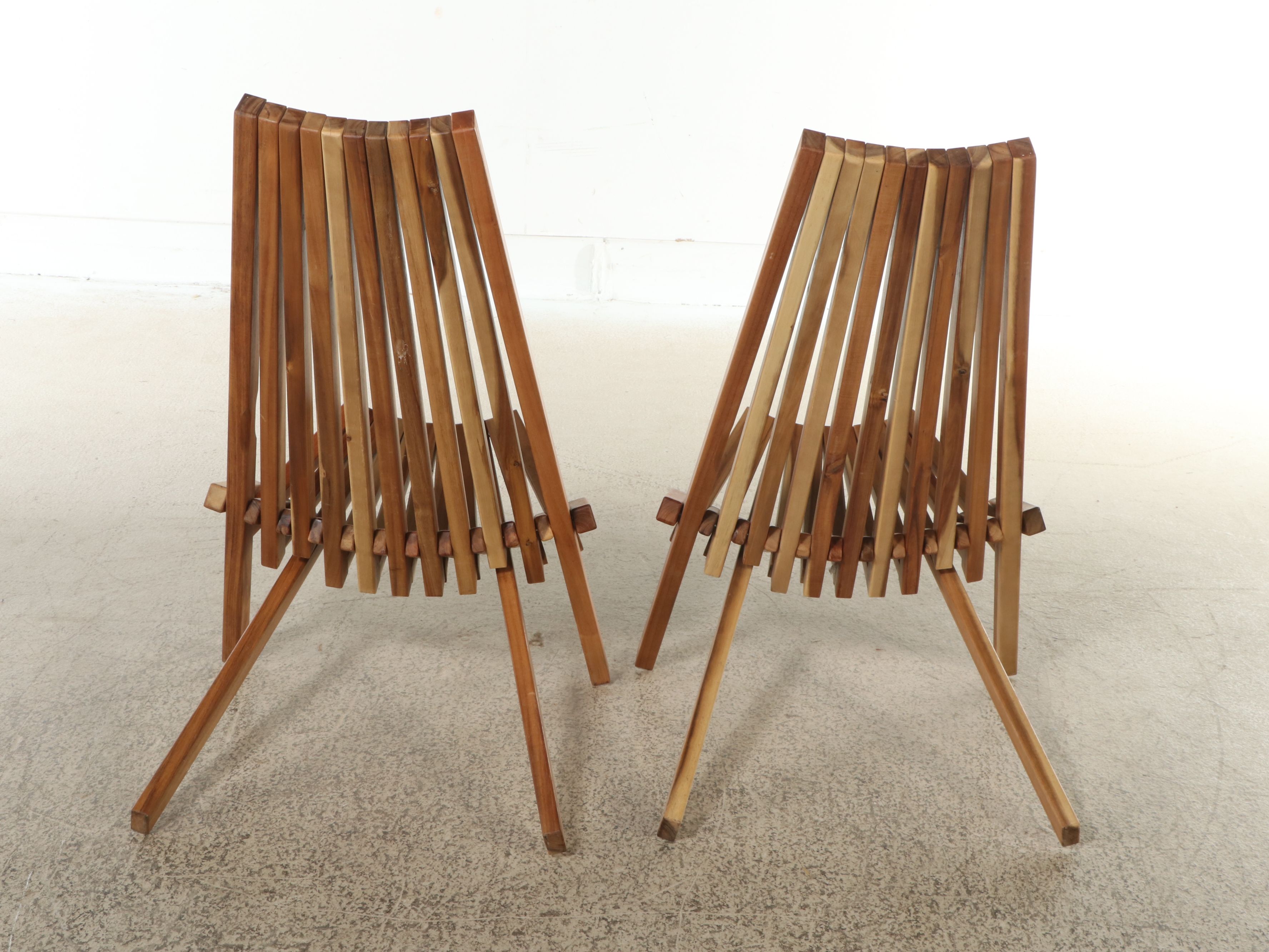Melino Acacia Wood Longback Folding Chairs with Accent Table, 21st C.