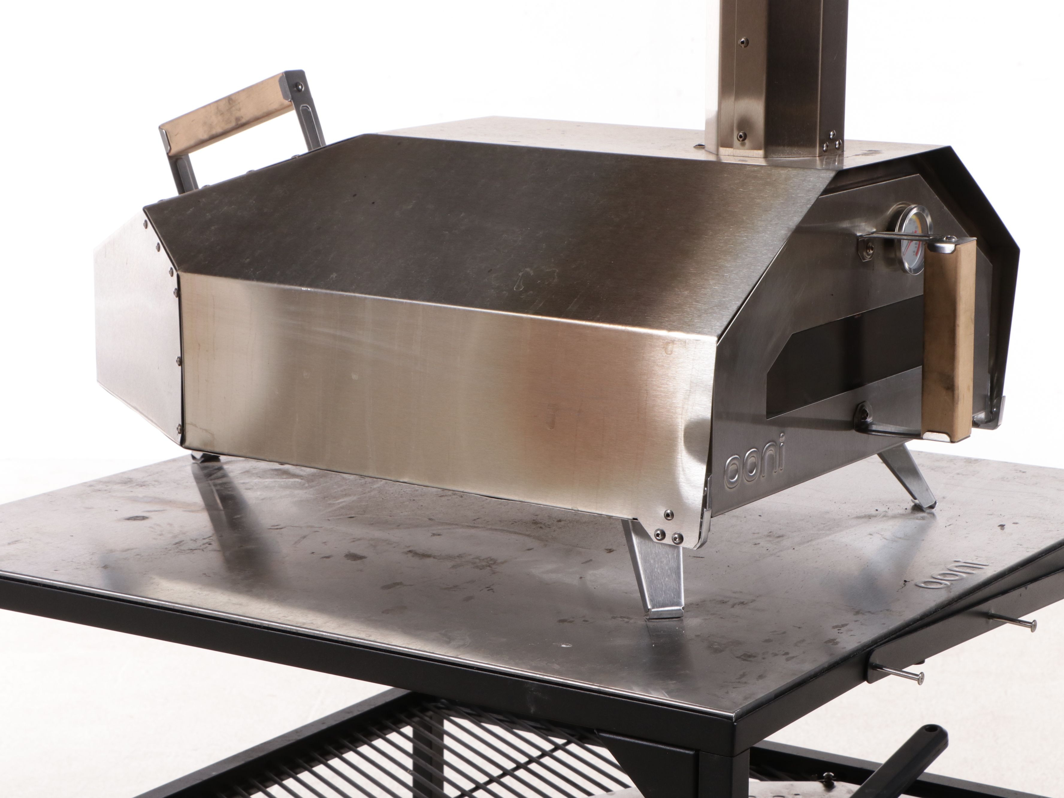 Ooni Pizza Oven with Stand and Accessories