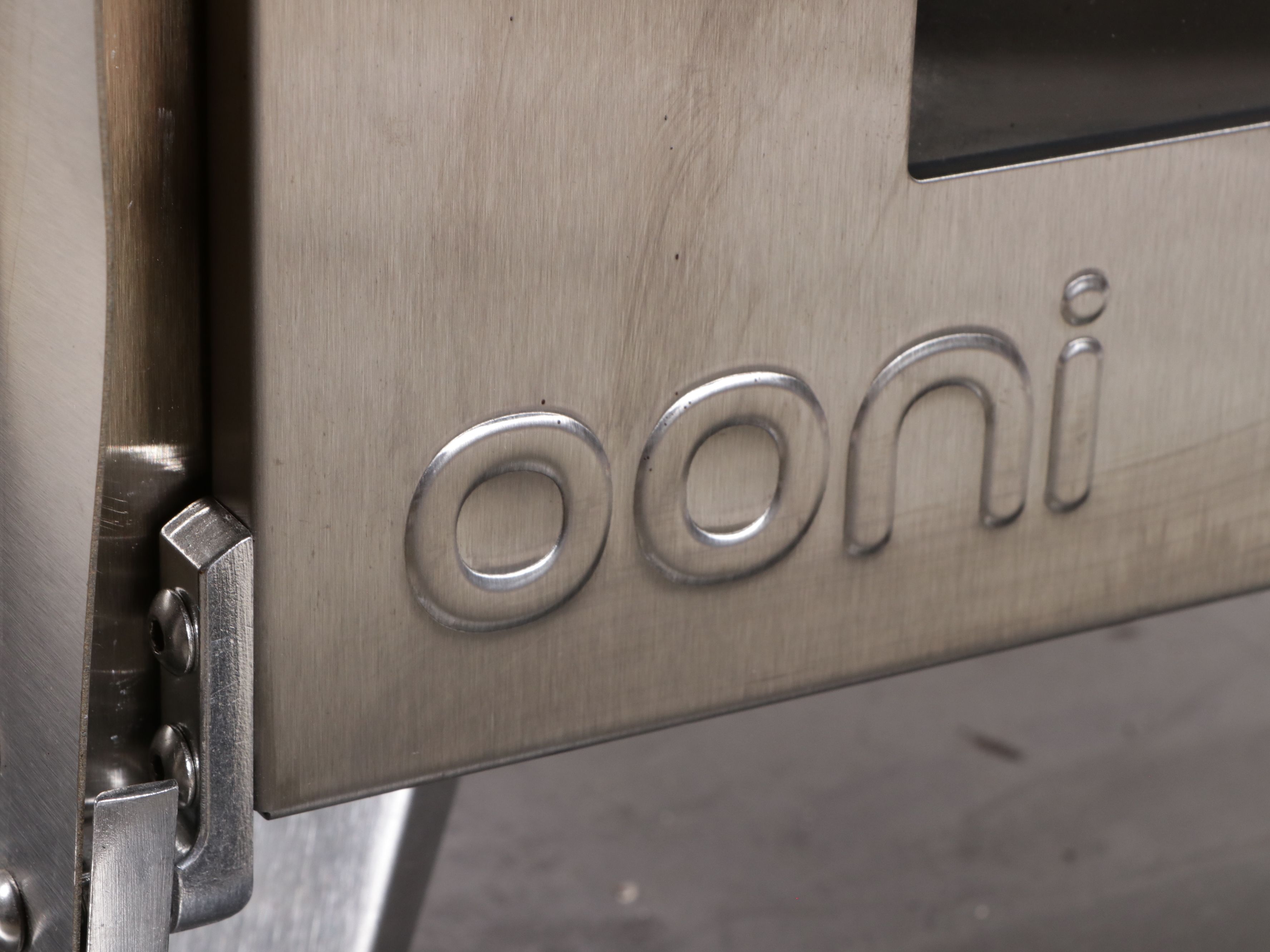 Ooni Pizza Oven with Stand and Accessories