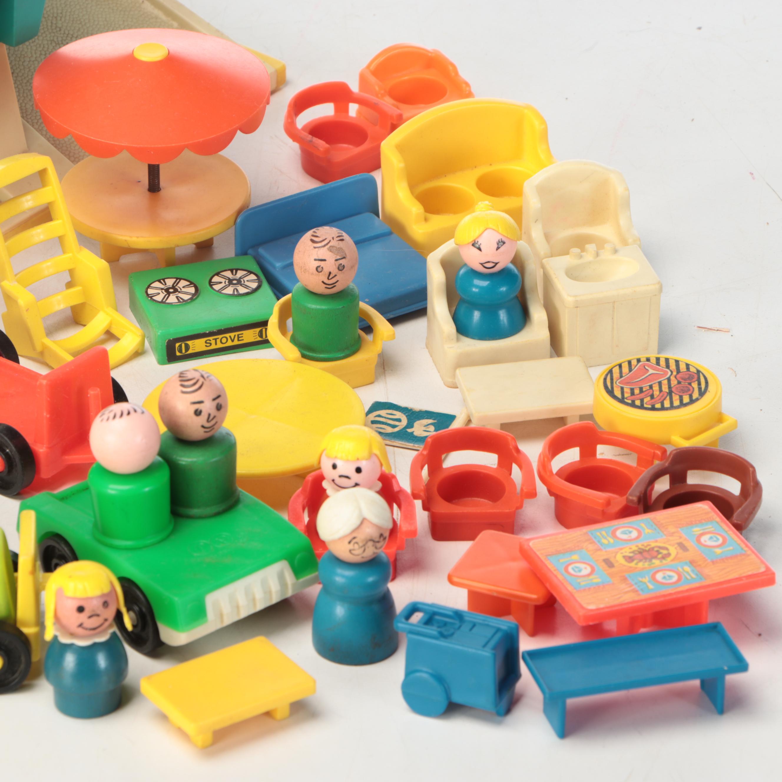 Fisher-Price Play Family Airport Set with Playskool Holiday Inn Set