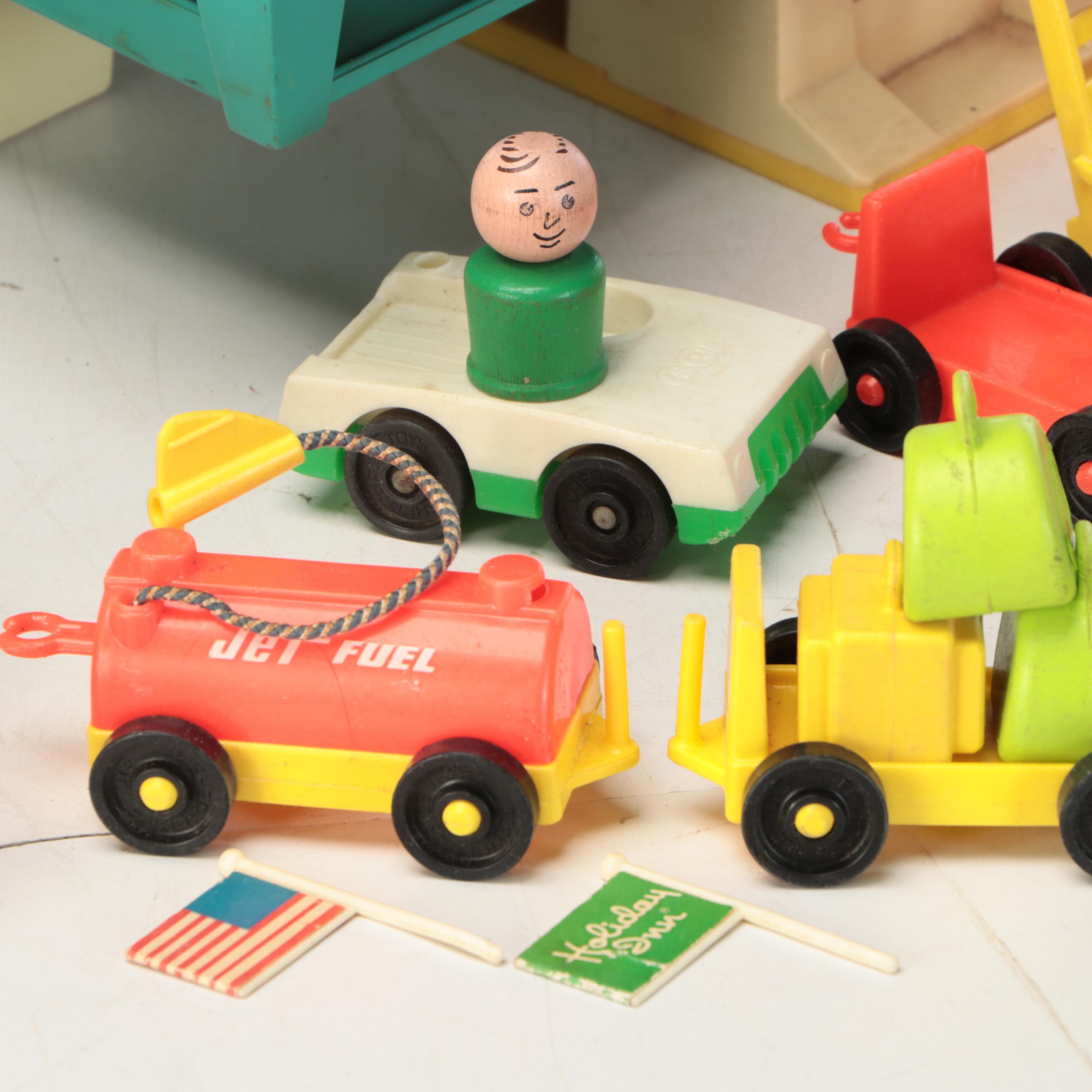 Fisher-Price Play Family Airport Set with Playskool Holiday Inn Set