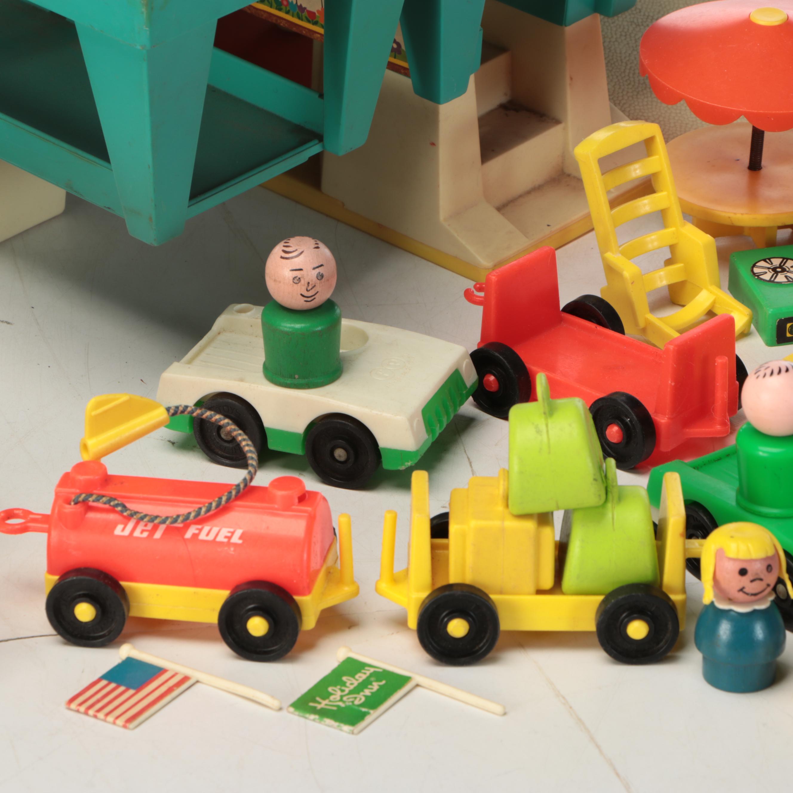 Fisher-Price Play Family Airport Set with Playskool Holiday Inn Set