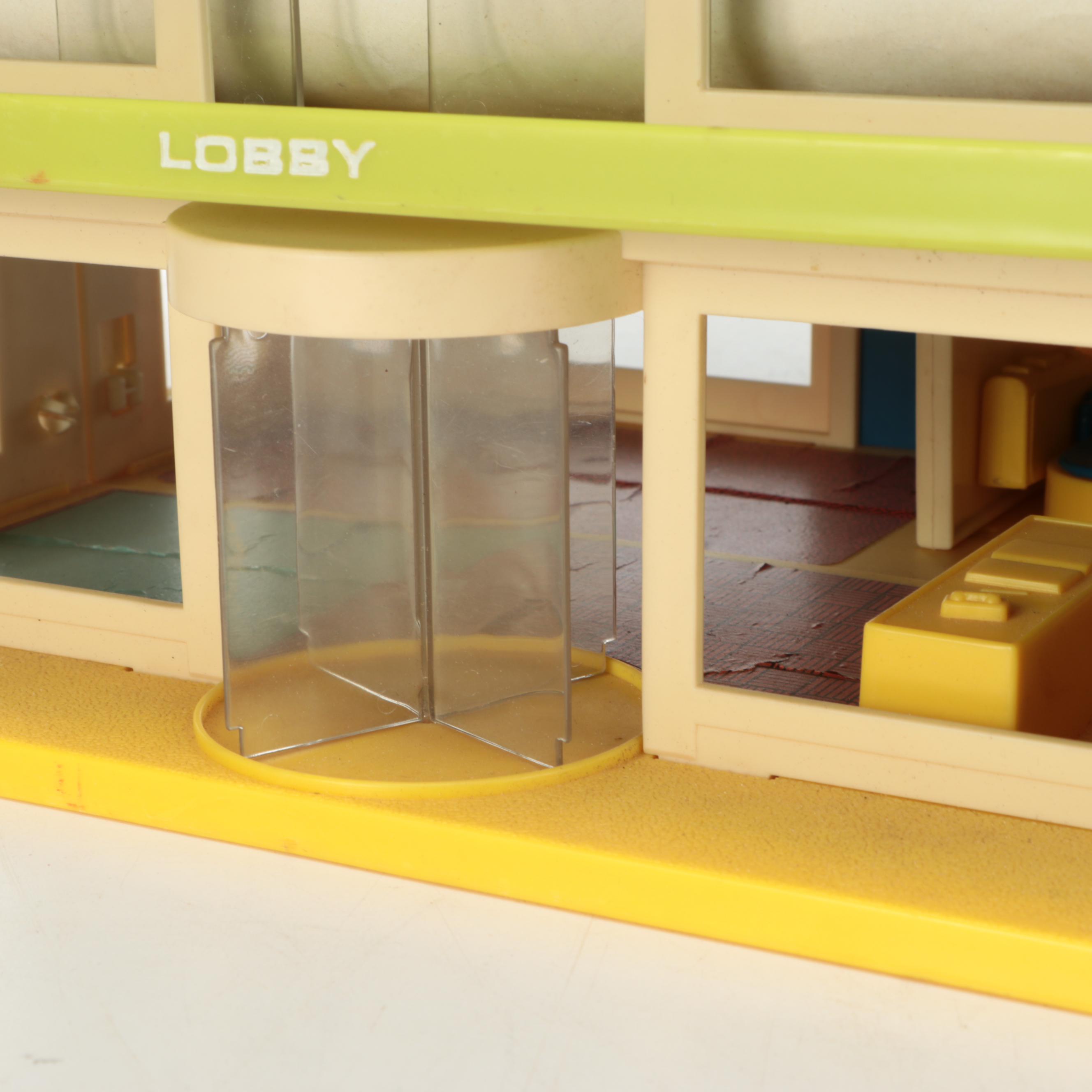 Fisher-Price Play Family Airport Set with Playskool Holiday Inn Set