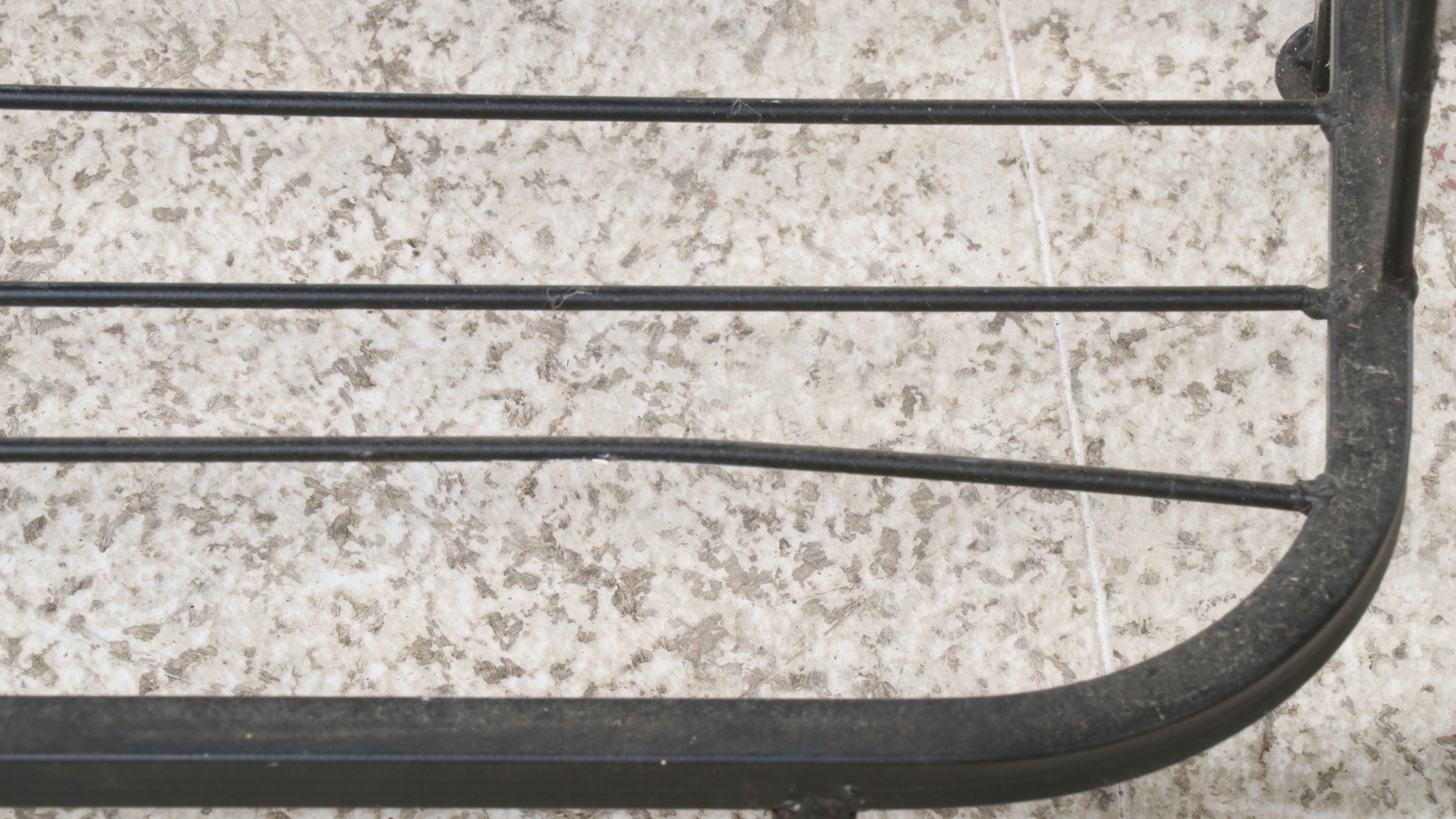 French Style Powder Coated Metal Baker's Rack