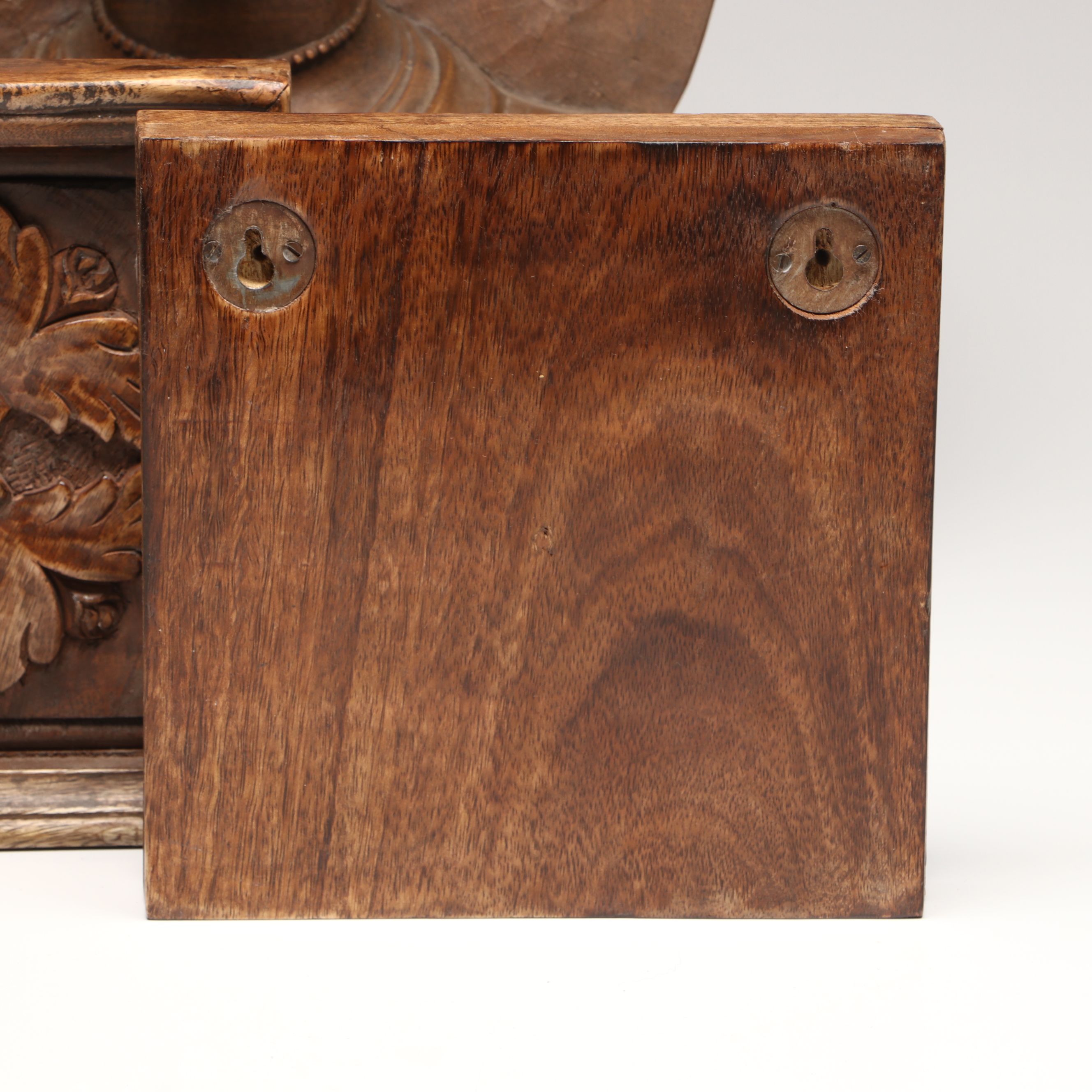 Nettle Creek Portrait Relief Wall Décor with Wooden Wall Carvings