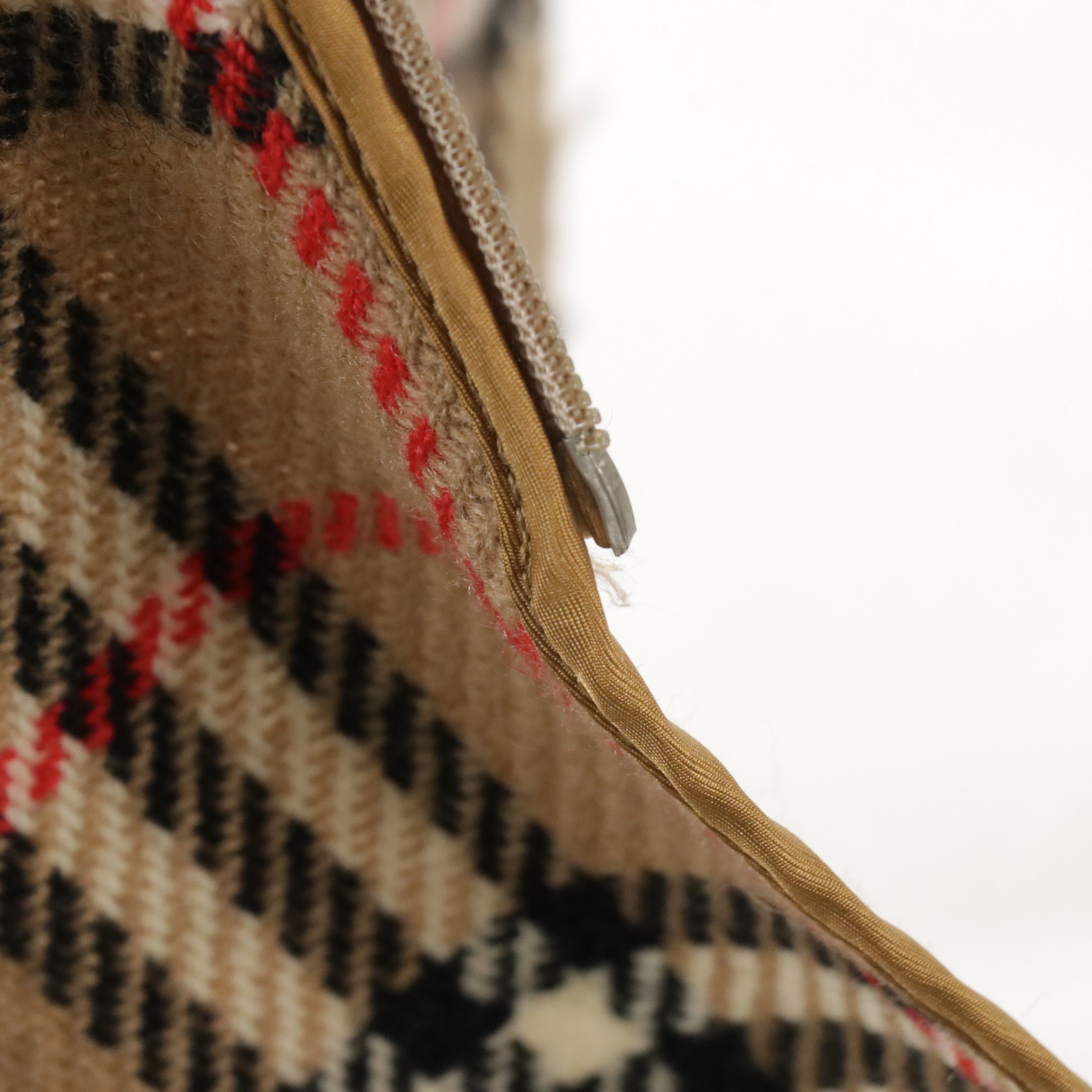 Burberrys Single-Breasted Trench Coat in Iridescent Gabardine with Wool Liner