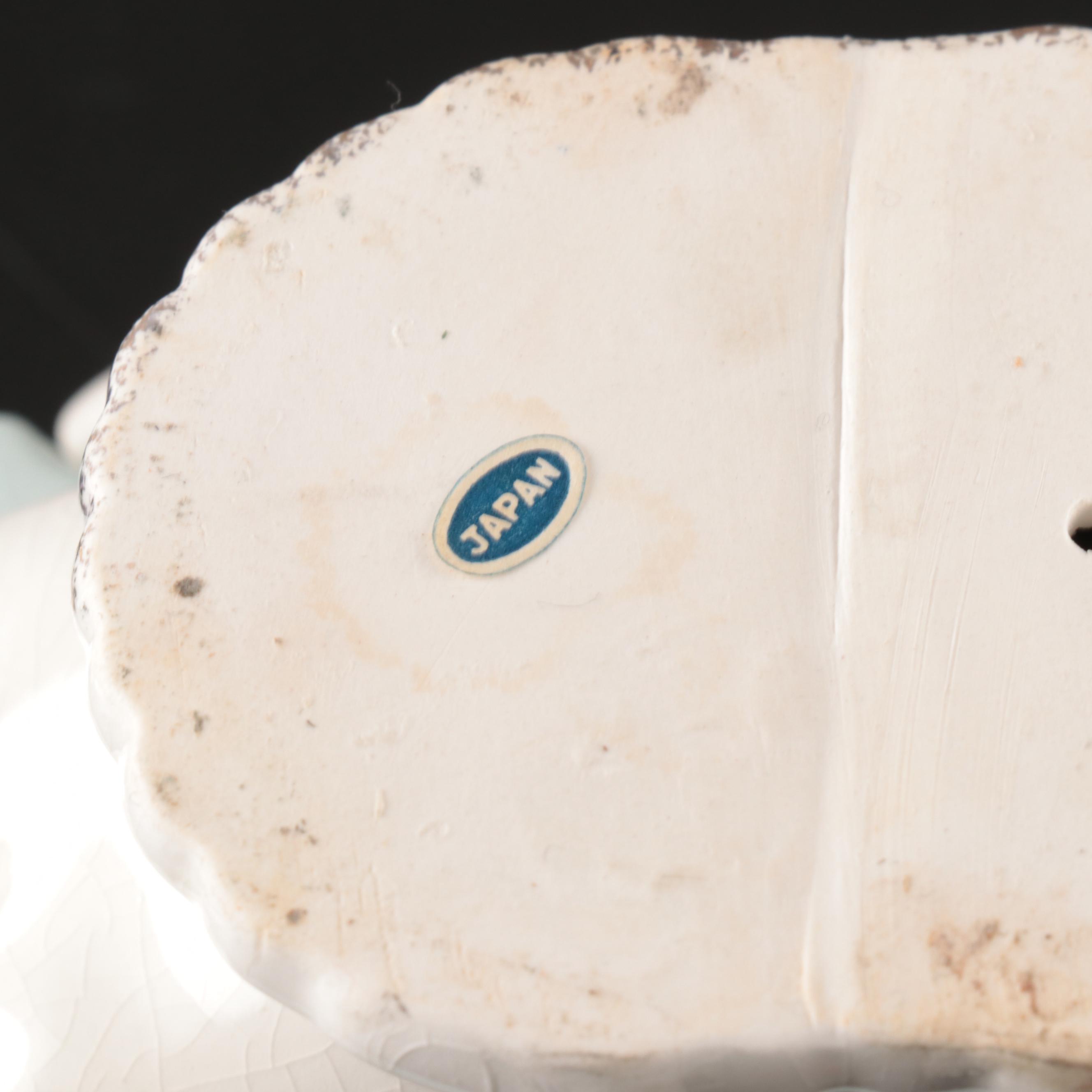 Japanese Porcelain Hands Holding Gilt Rose Box with Serving Bowl