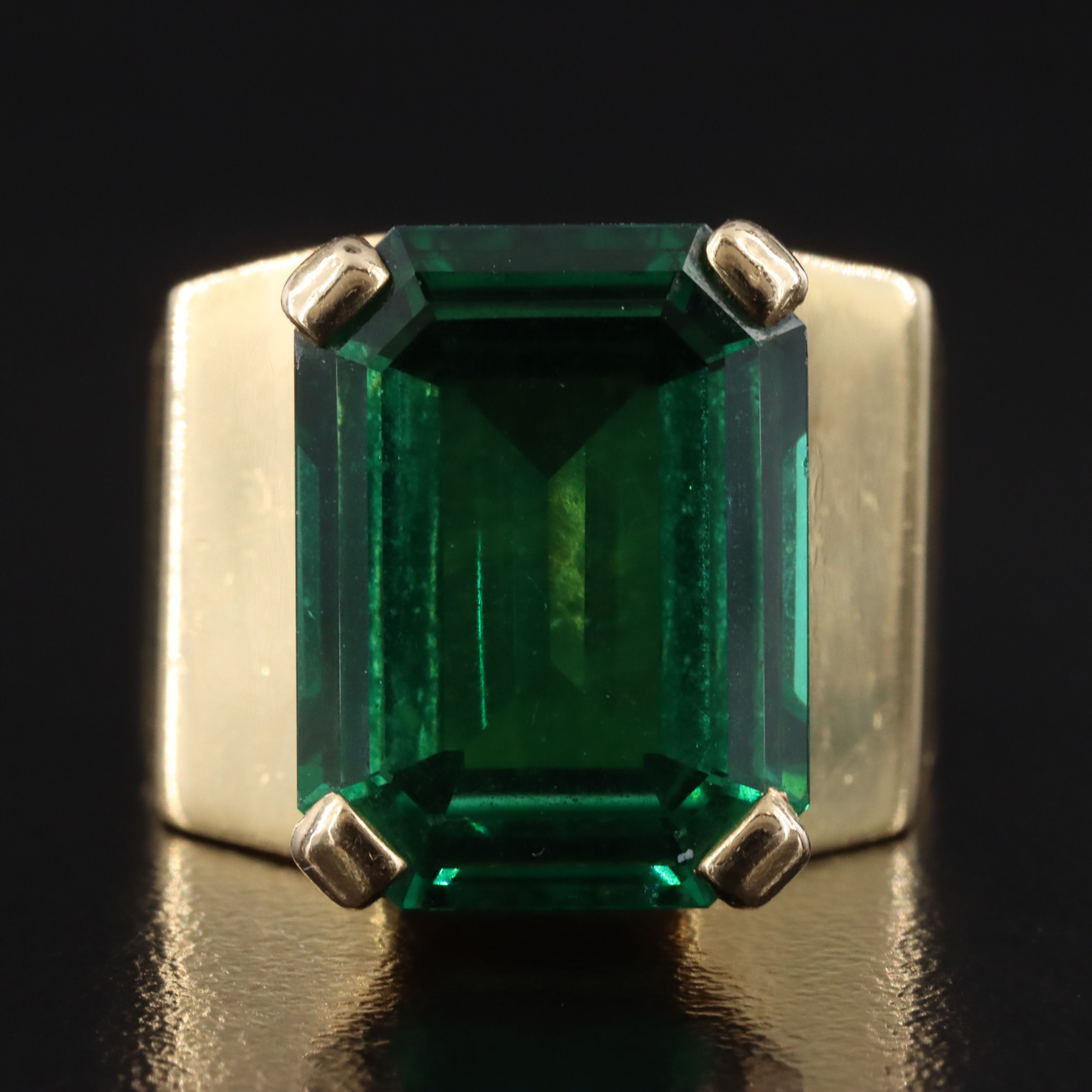 18K Spinel Triplet Ring