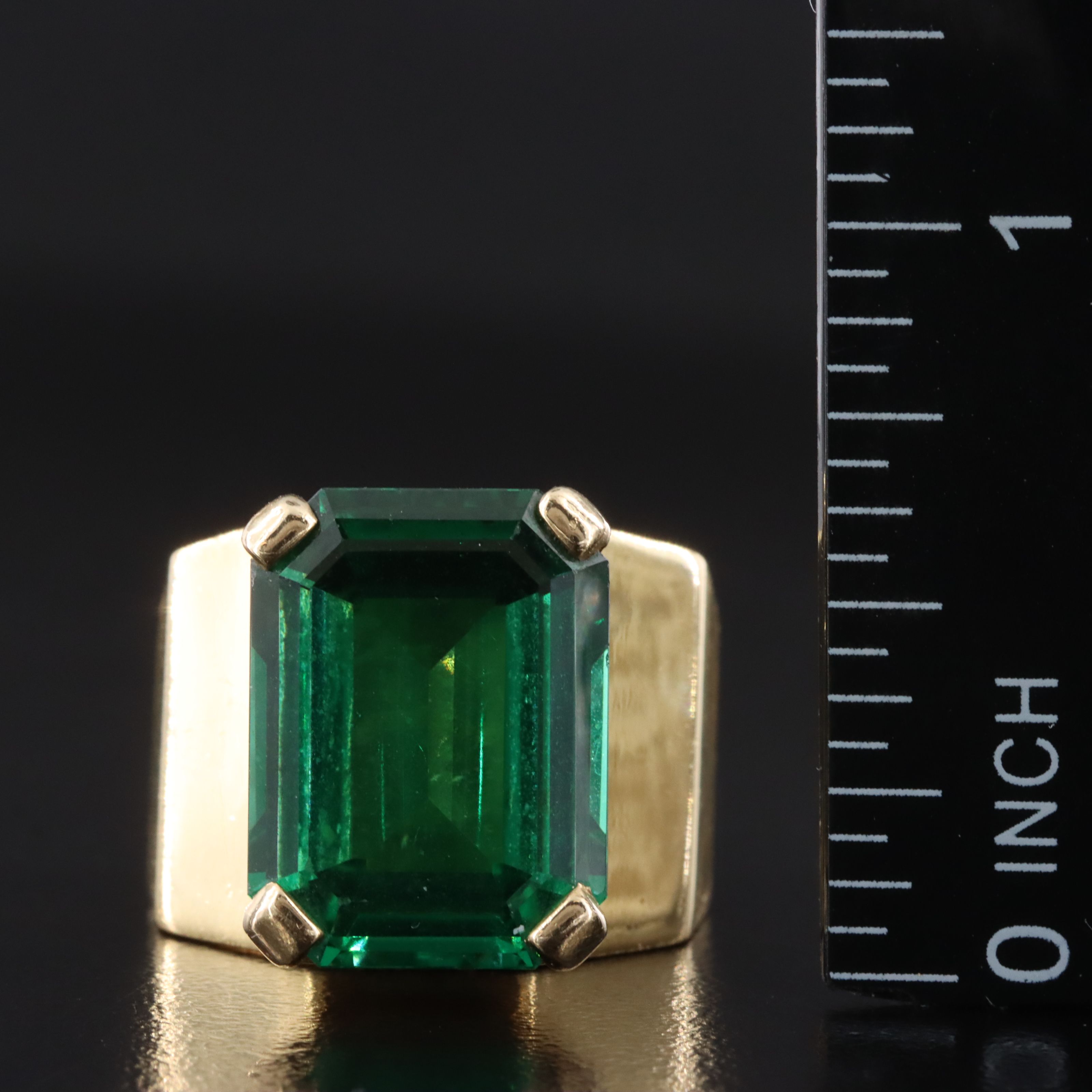 18K Spinel Triplet Ring