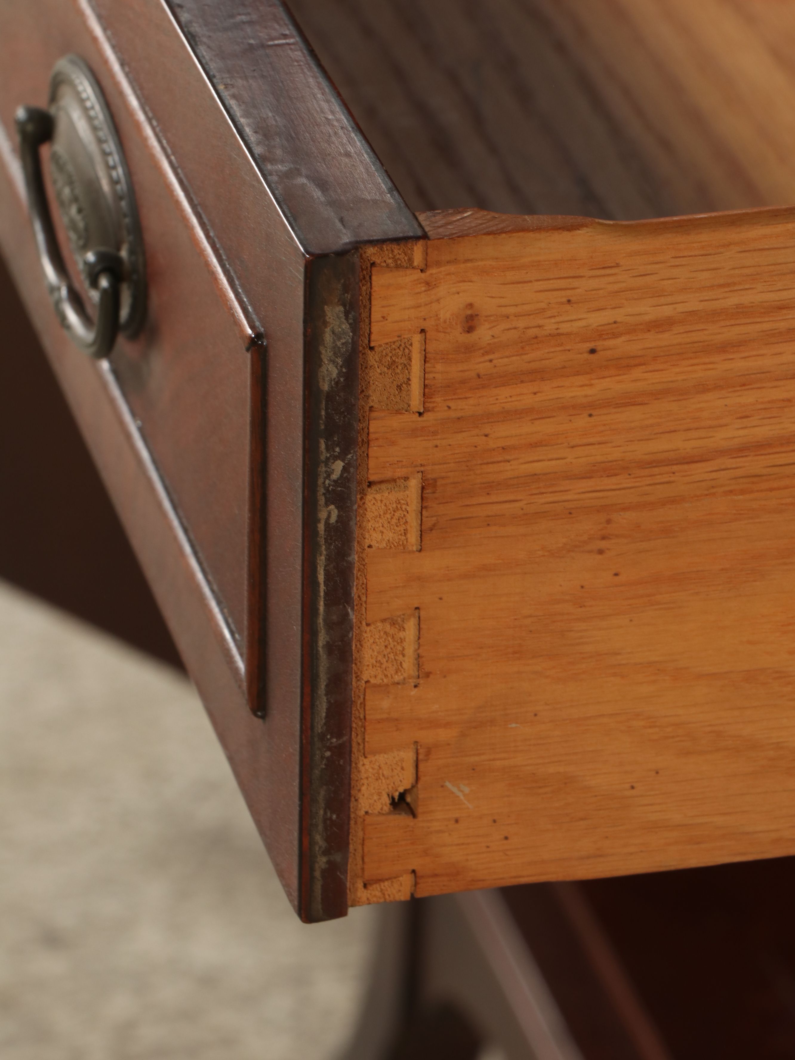 Hepplewhite Style Mahogany China Cabinet, 20th Century
