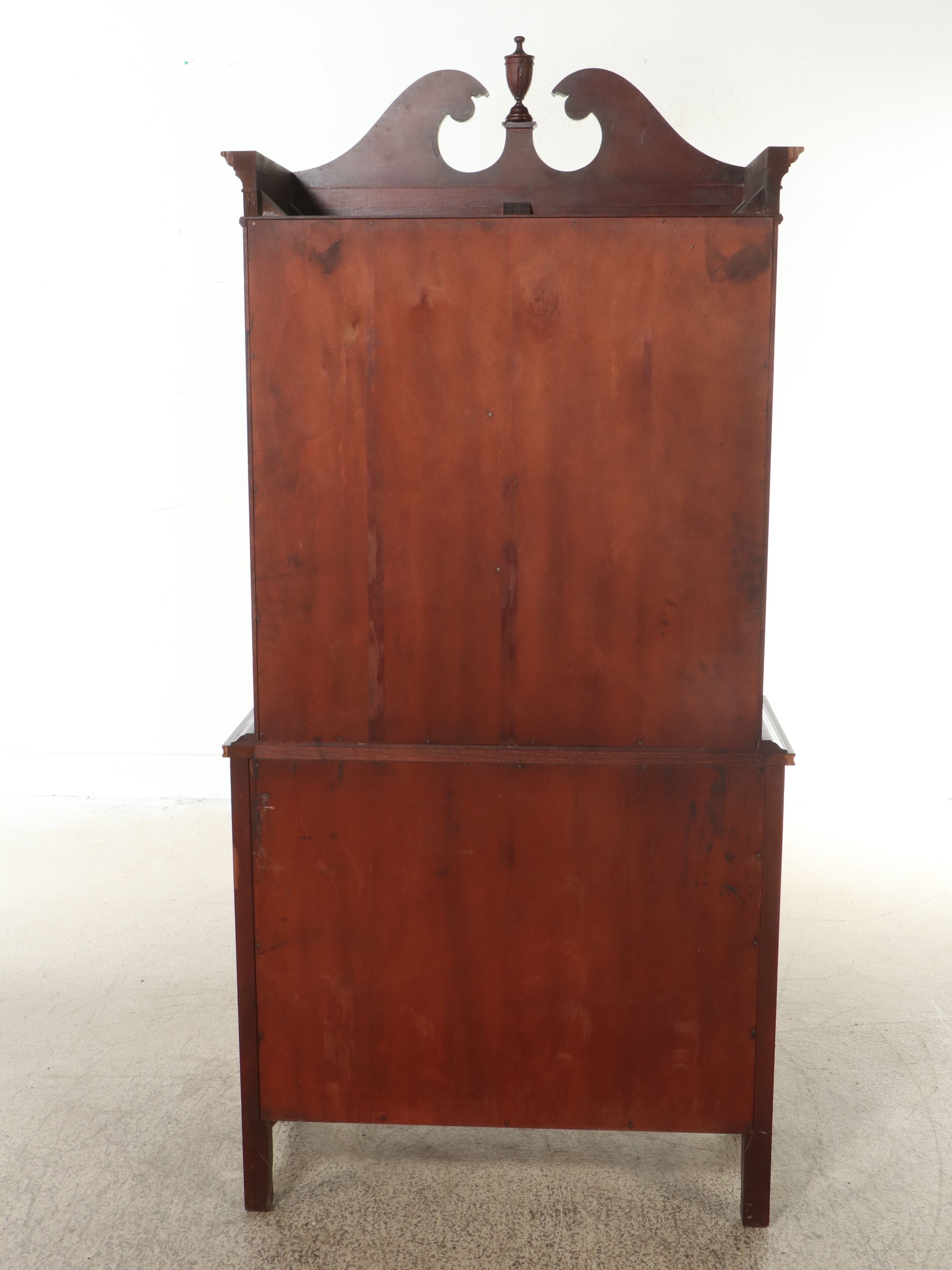 Hepplewhite Style Mahogany China Cabinet, 20th Century