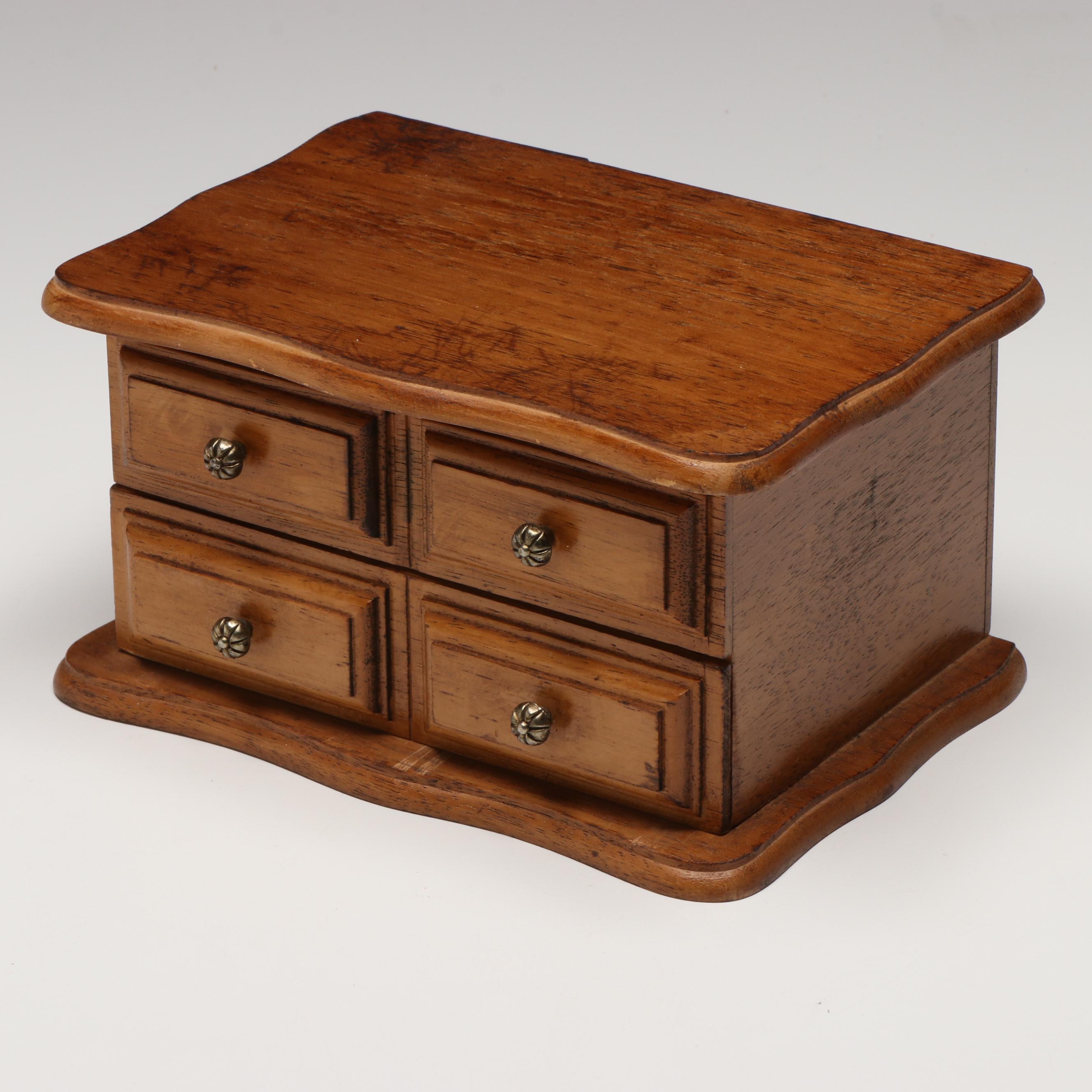 Singer Buttonholer Tool with Thread Spools, Scissors and More Sewing Accessories